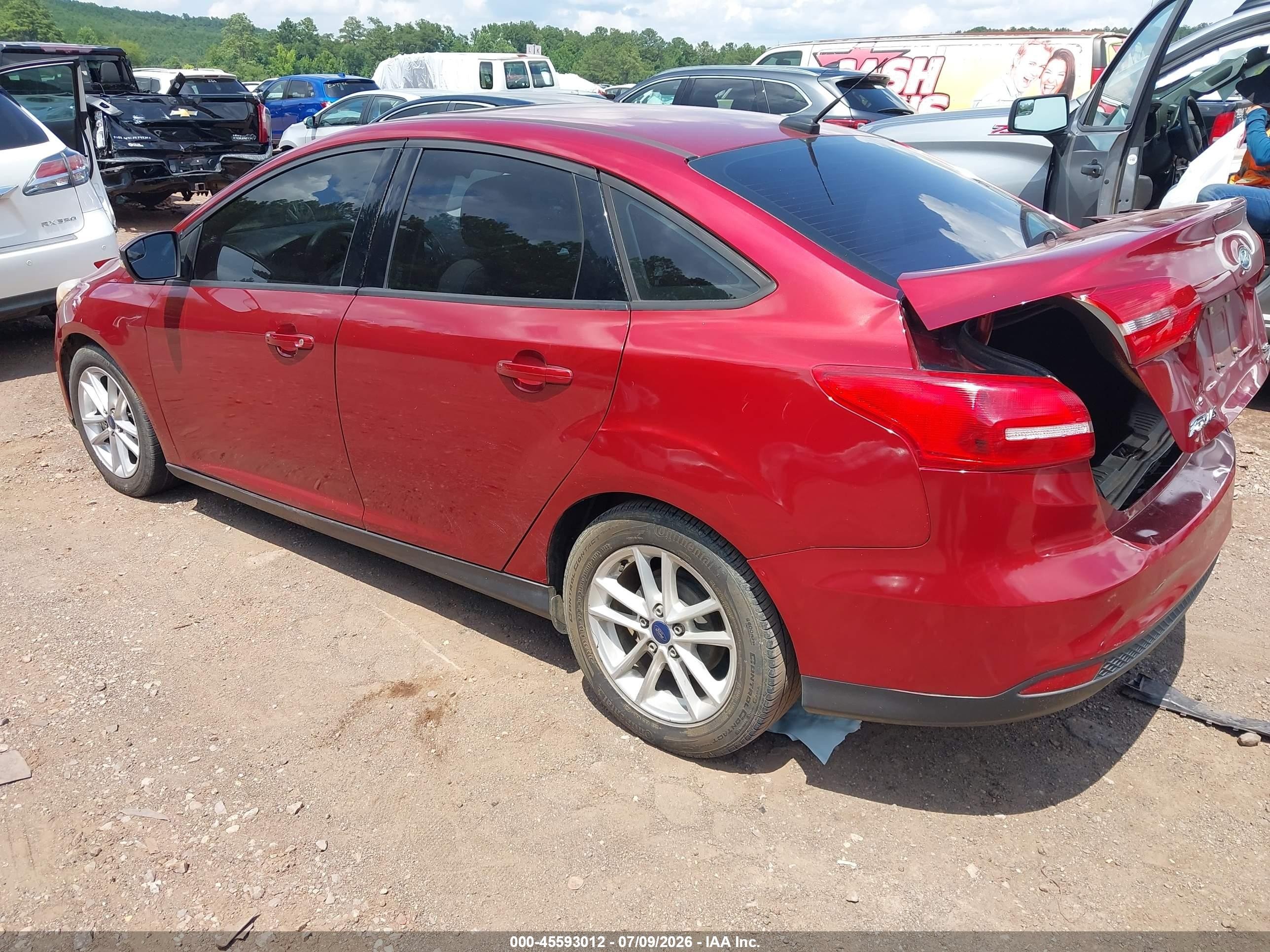 2015 Ford Focus Se Red vin: 1FADP3F25FL345092