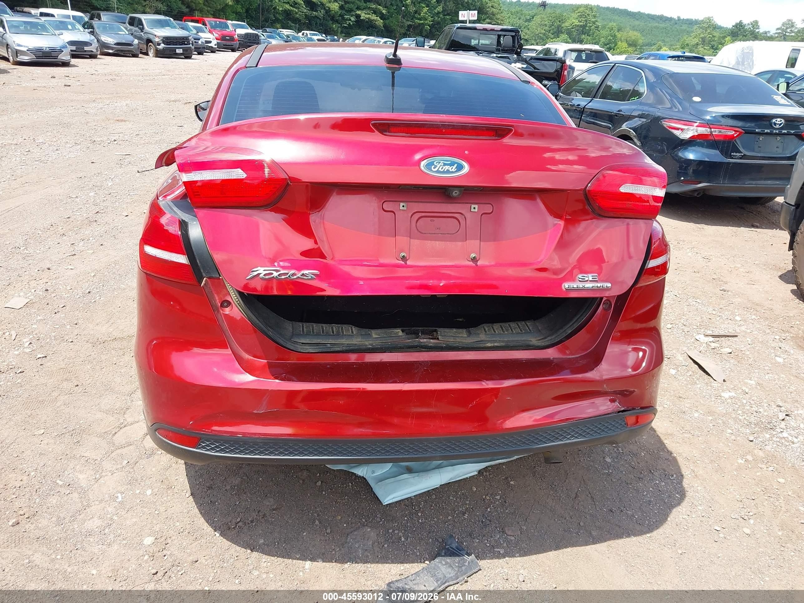 2015 Ford Focus Se Red vin: 1FADP3F25FL345092