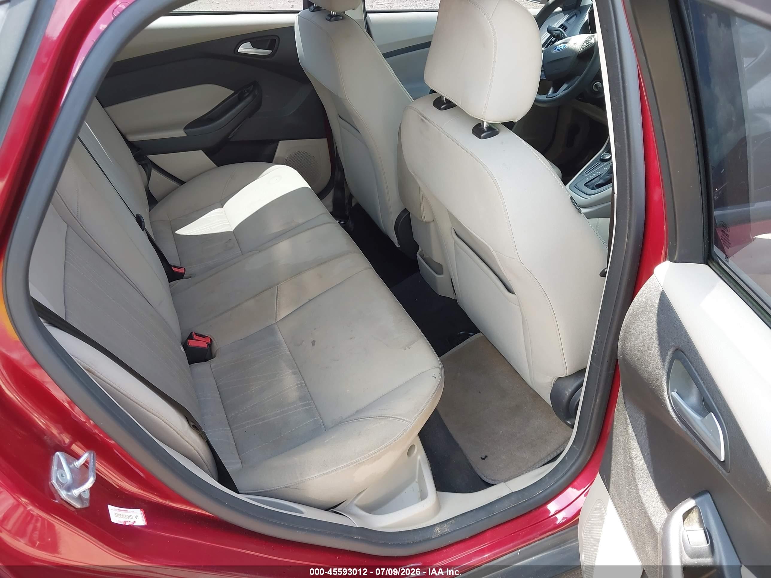 2015 Ford Focus Se Red vin: 1FADP3F25FL345092