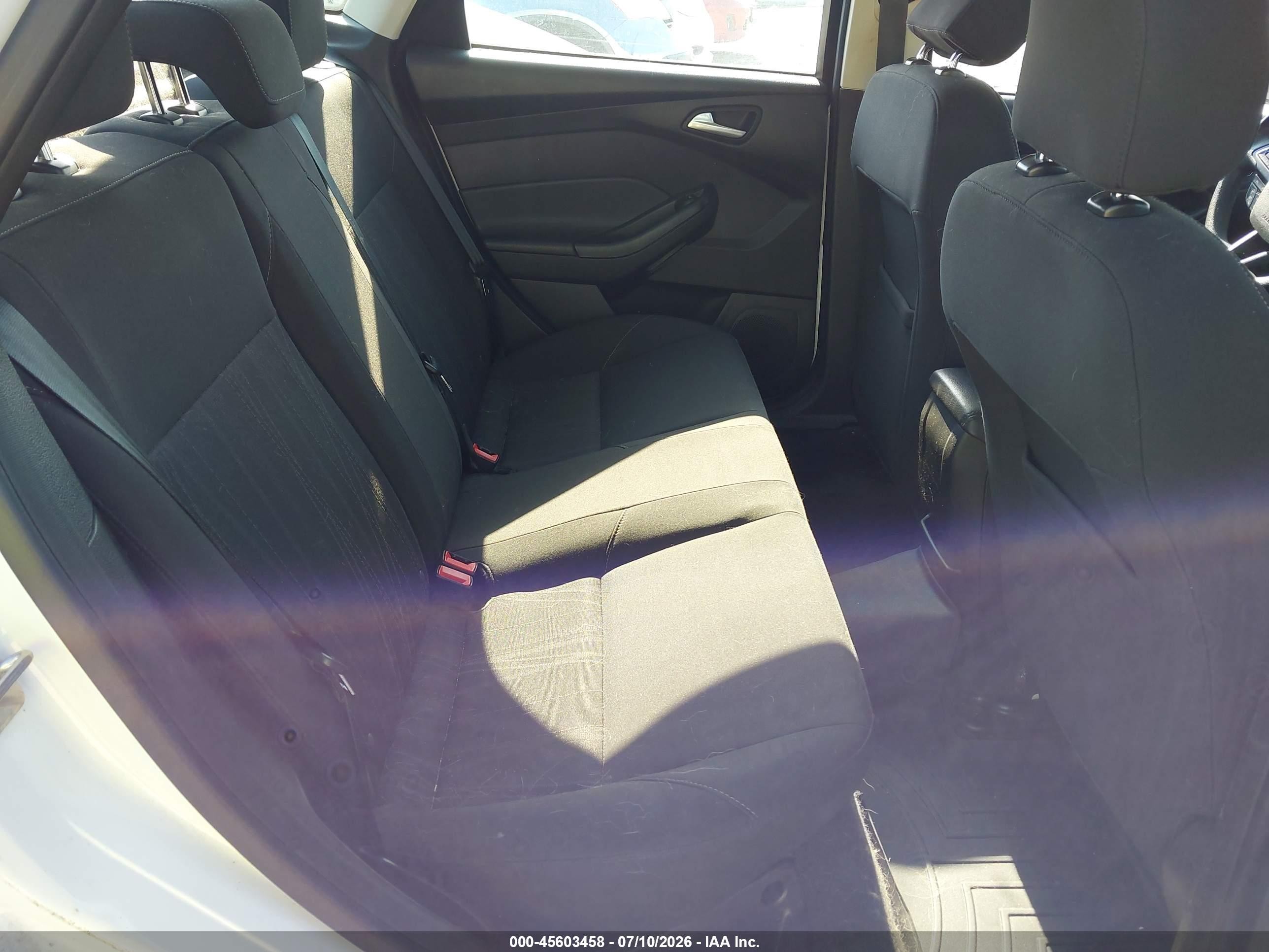 2015 Ford Focus Se White vin: 1FADP3F25FL345903