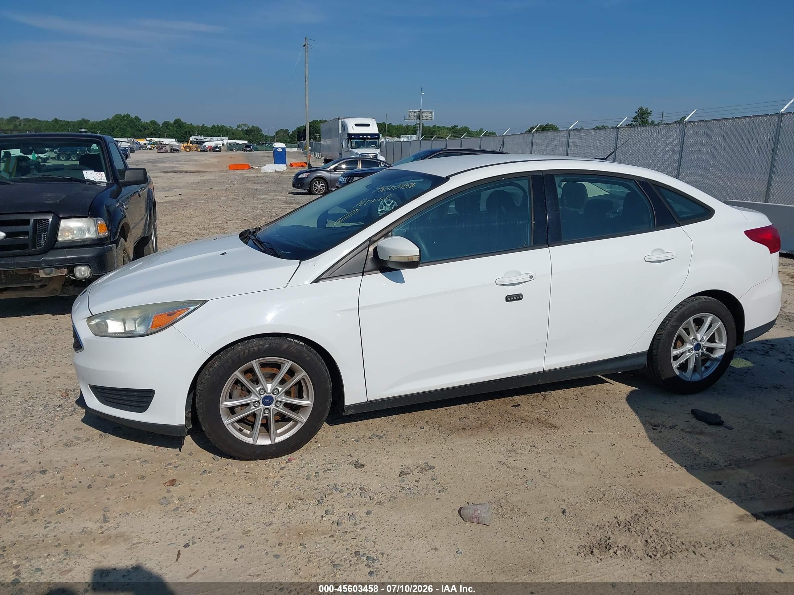 2015 Ford Focus Se White vin: 1FADP3F25FL345903