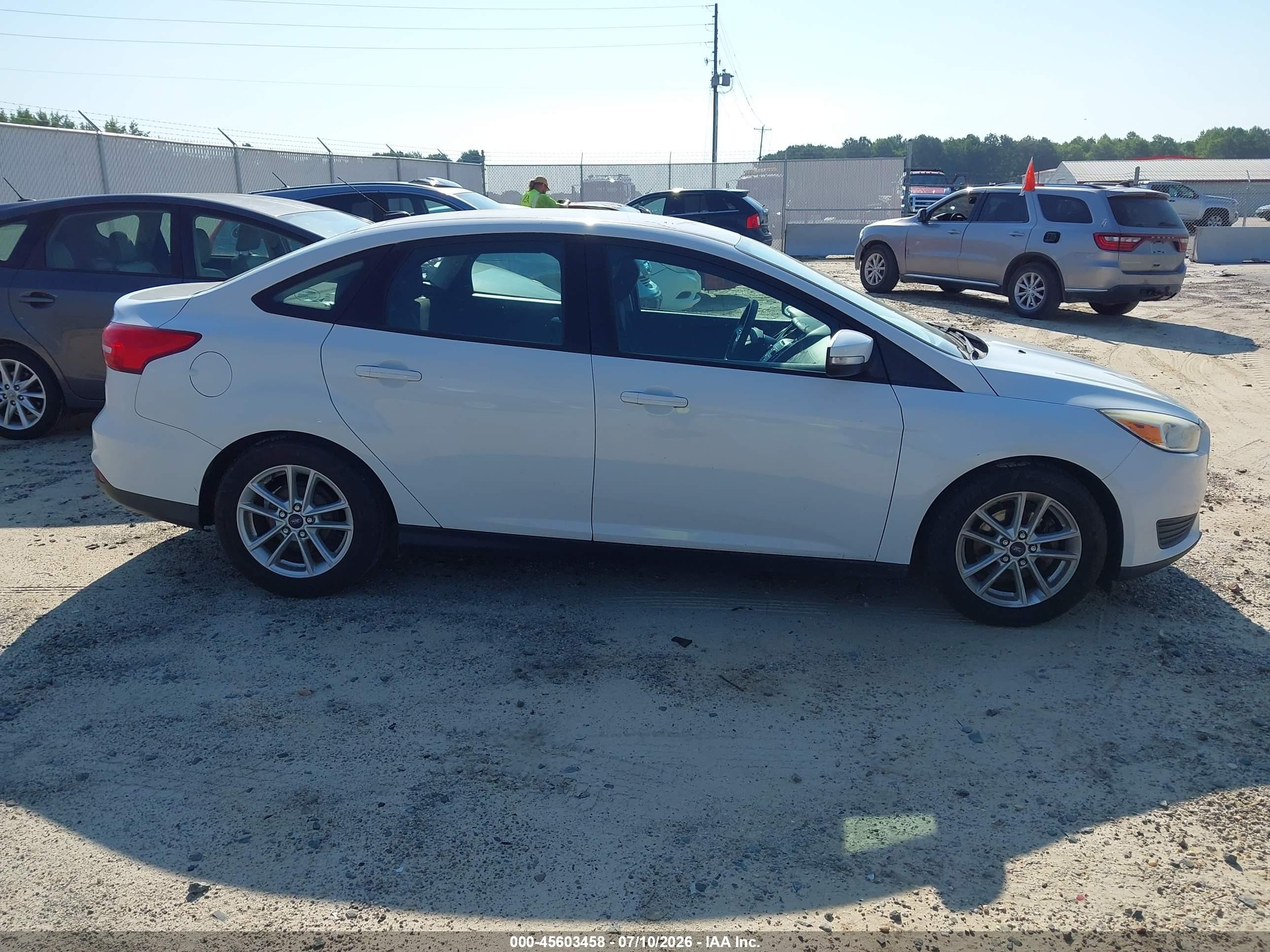 2015 Ford Focus Se White vin: 1FADP3F25FL345903