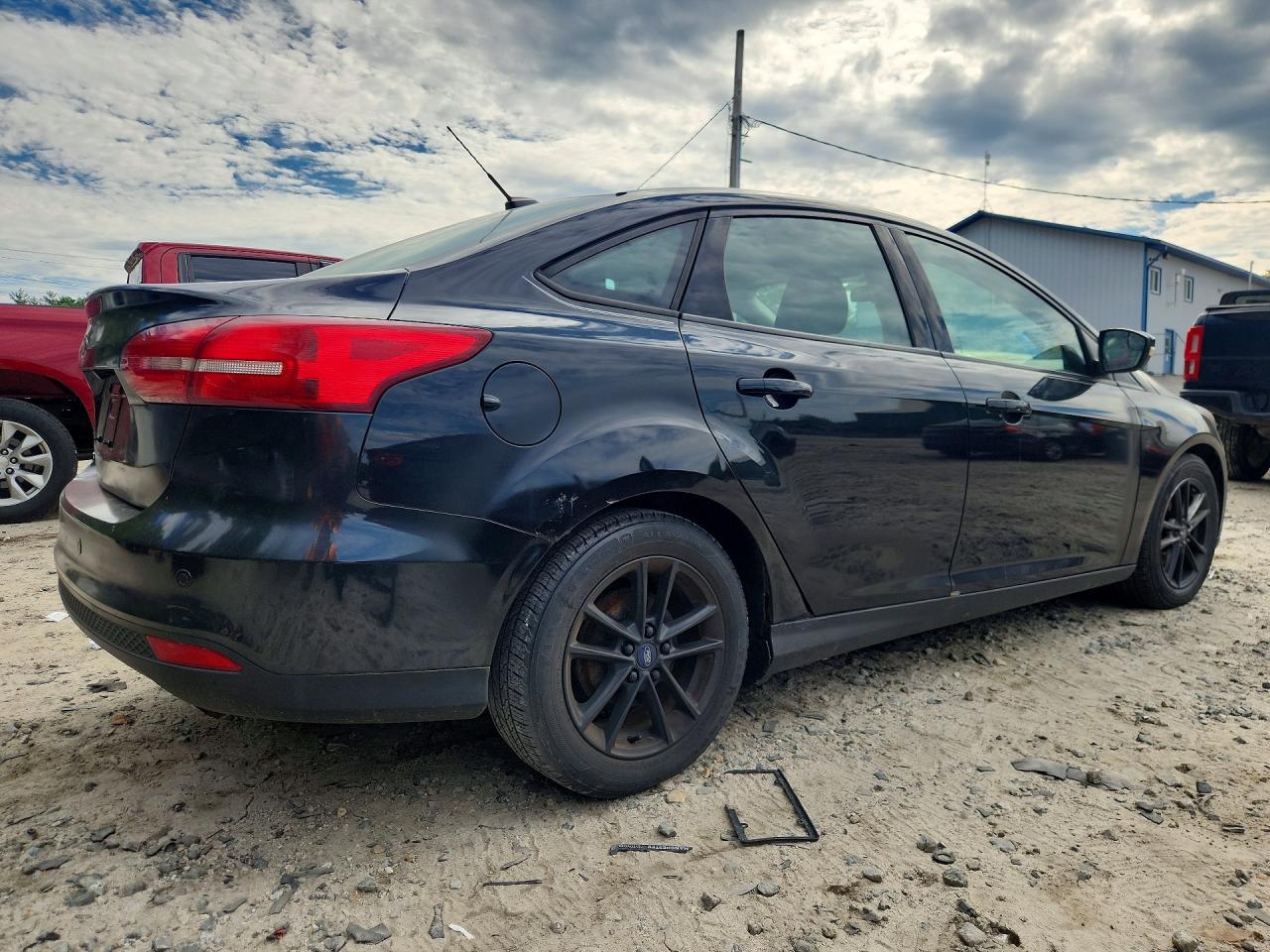 2015 Ford Focus Se Черный vin: 1FADP3F25FL365083