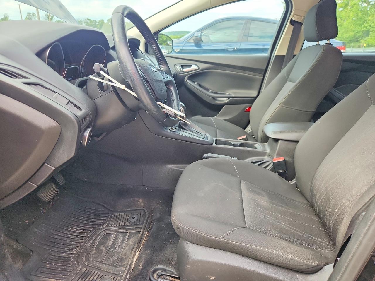 2015 Ford Focus Se Черный vin: 1FADP3F25FL365083