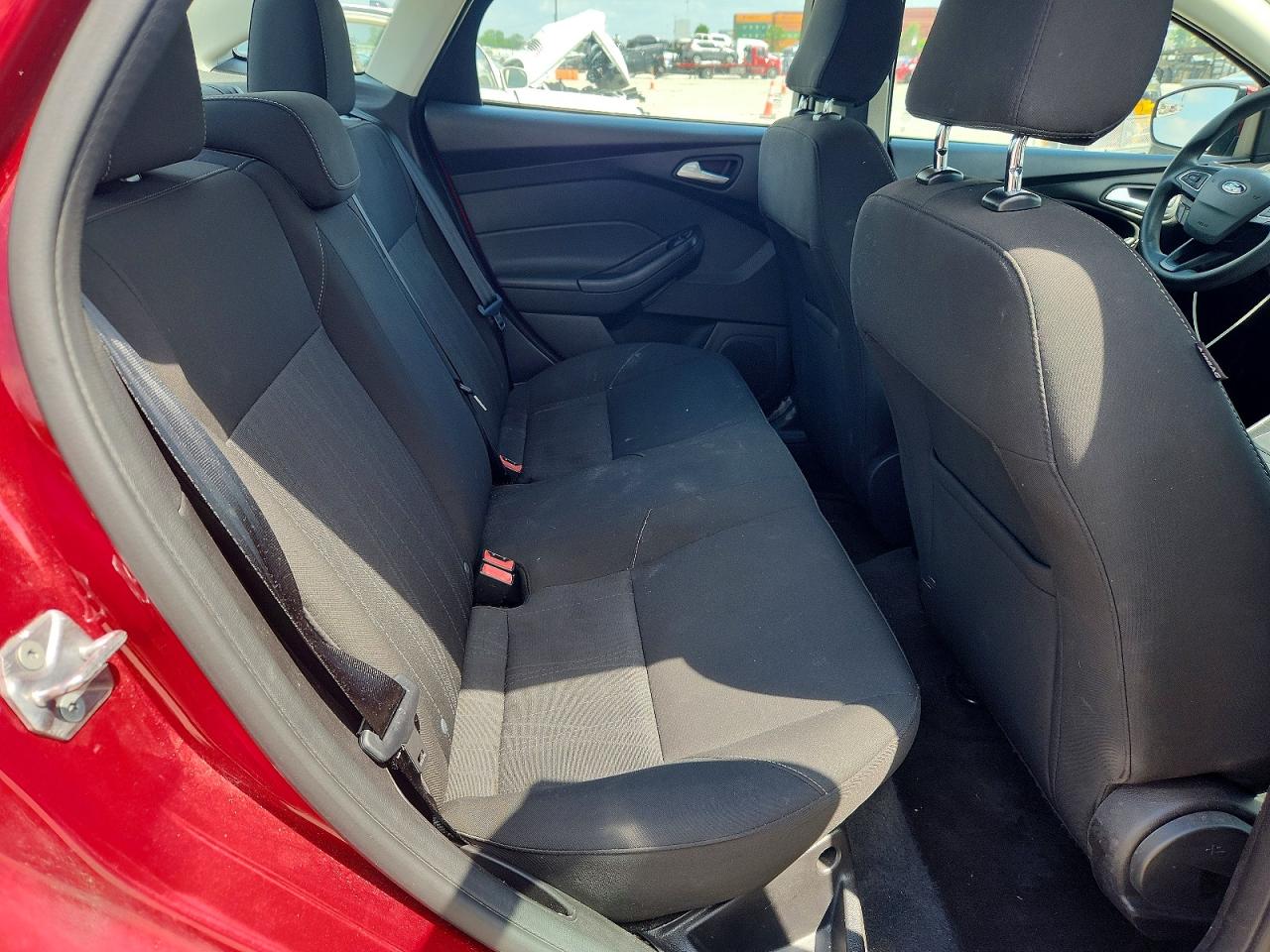 2016 Ford Focus Se Red vin: 1FADP3F25GL220627