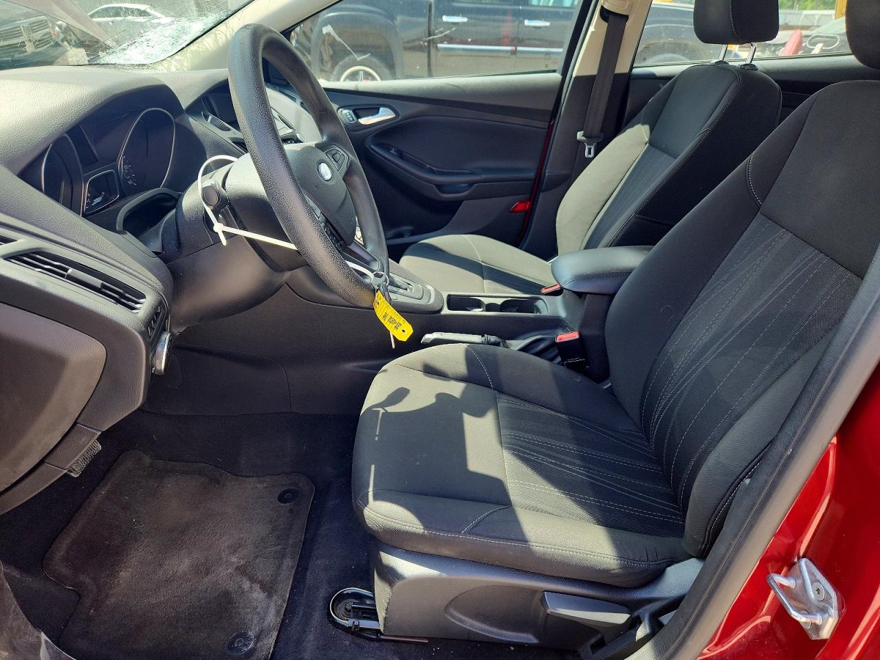 2016 Ford Focus Se Red vin: 1FADP3F25GL220627