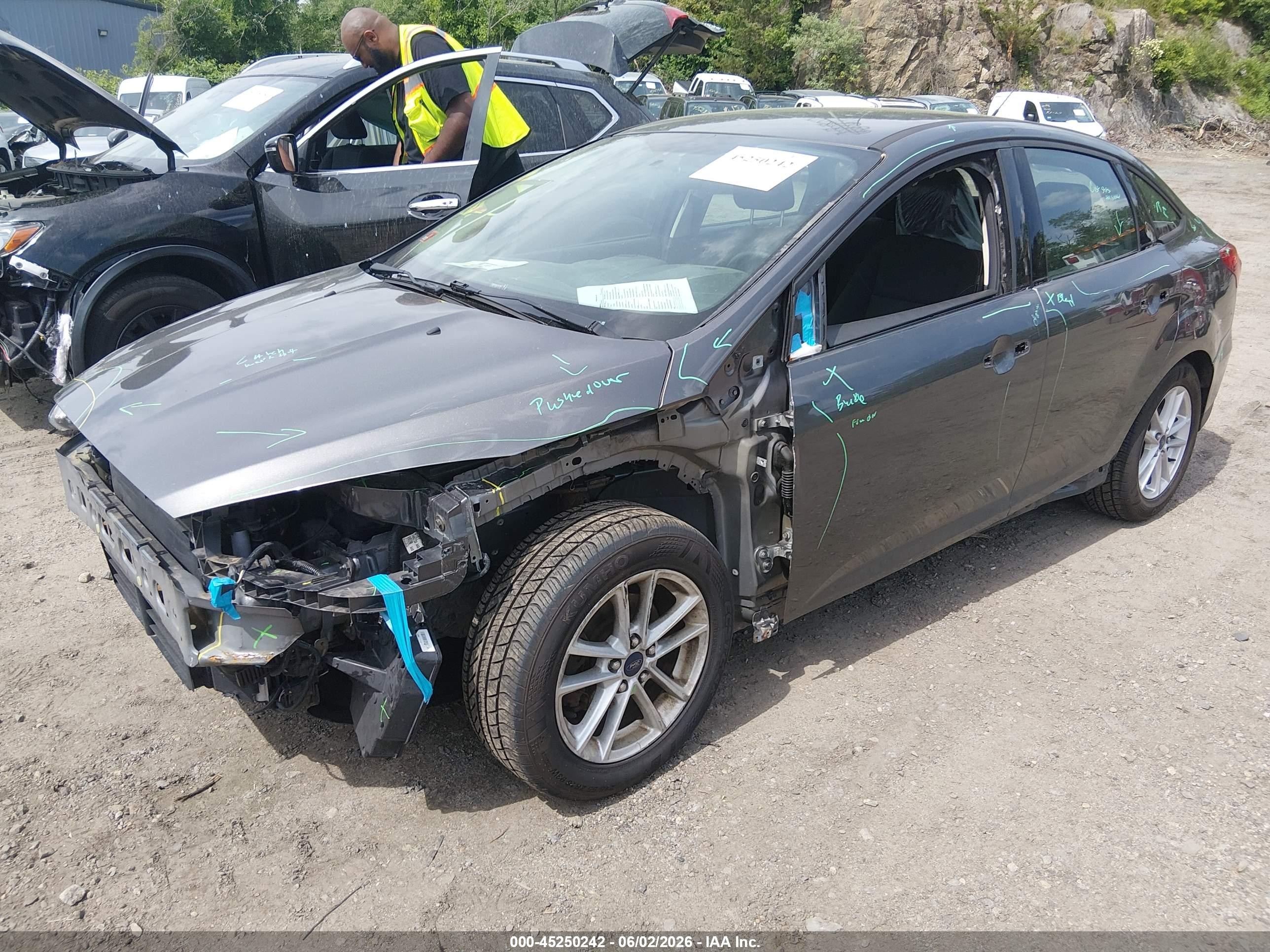 2016 Ford Focus Se Серый vin: 1FADP3F25GL239954