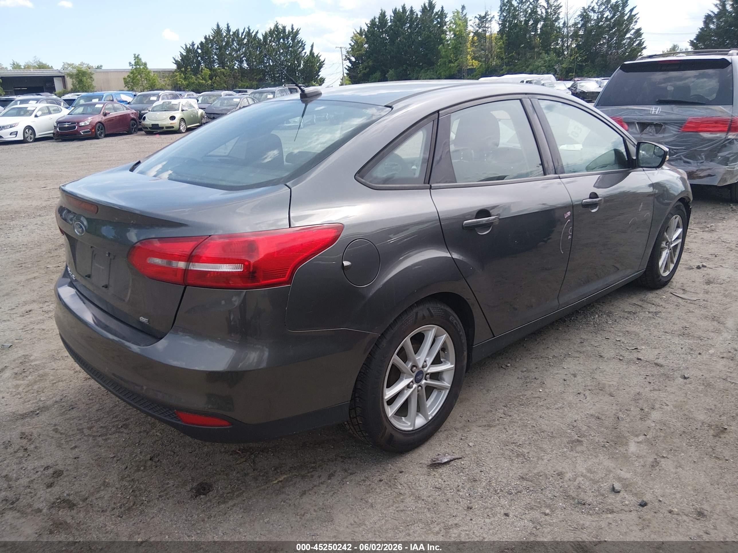 2016 Ford Focus Se Серый vin: 1FADP3F25GL239954