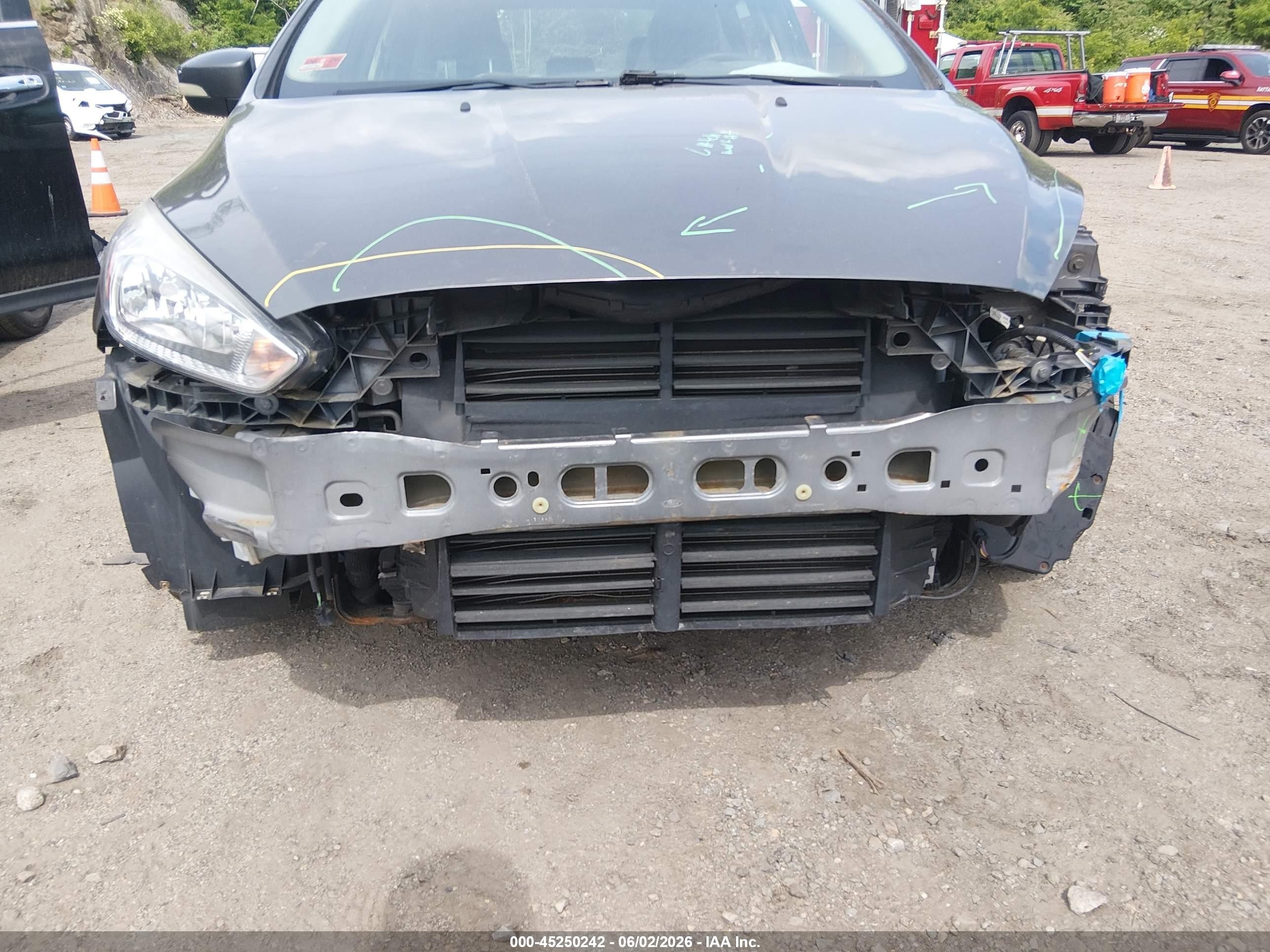 2016 Ford Focus Se Серый vin: 1FADP3F25GL239954