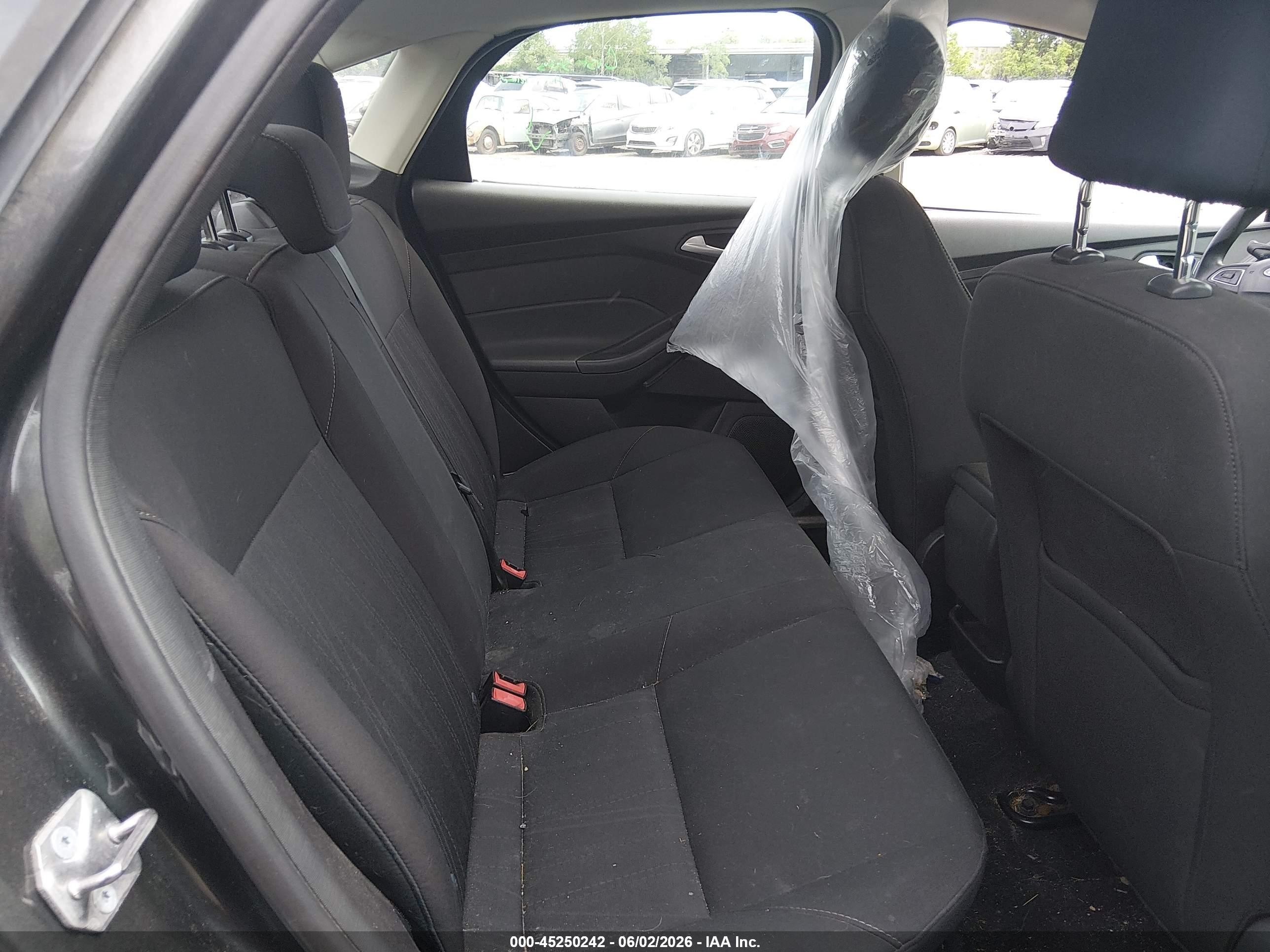 2016 Ford Focus Se Серый vin: 1FADP3F25GL239954