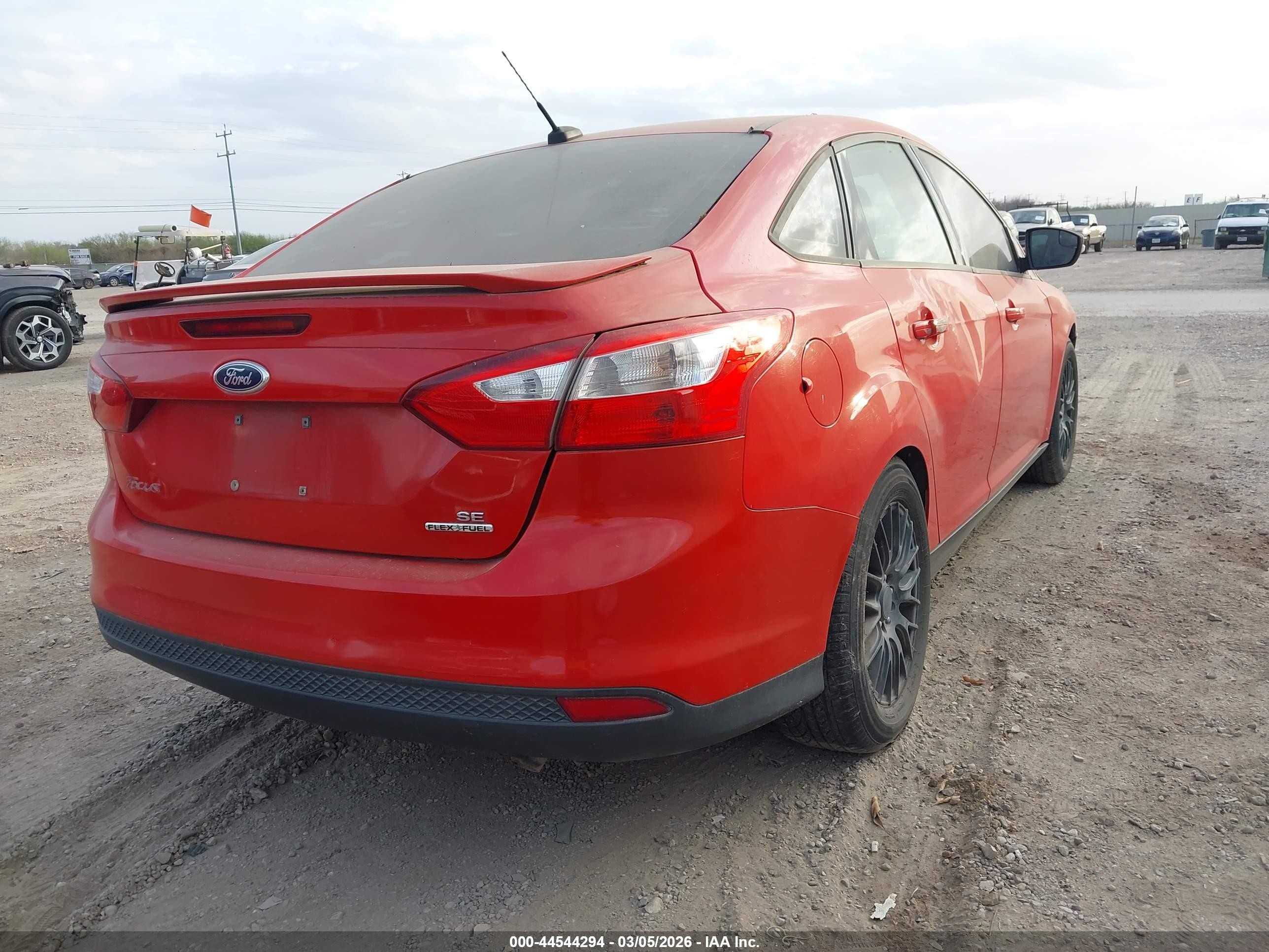 2016 Ford Focus Se Красный vin: 1FADP3F25GL301322