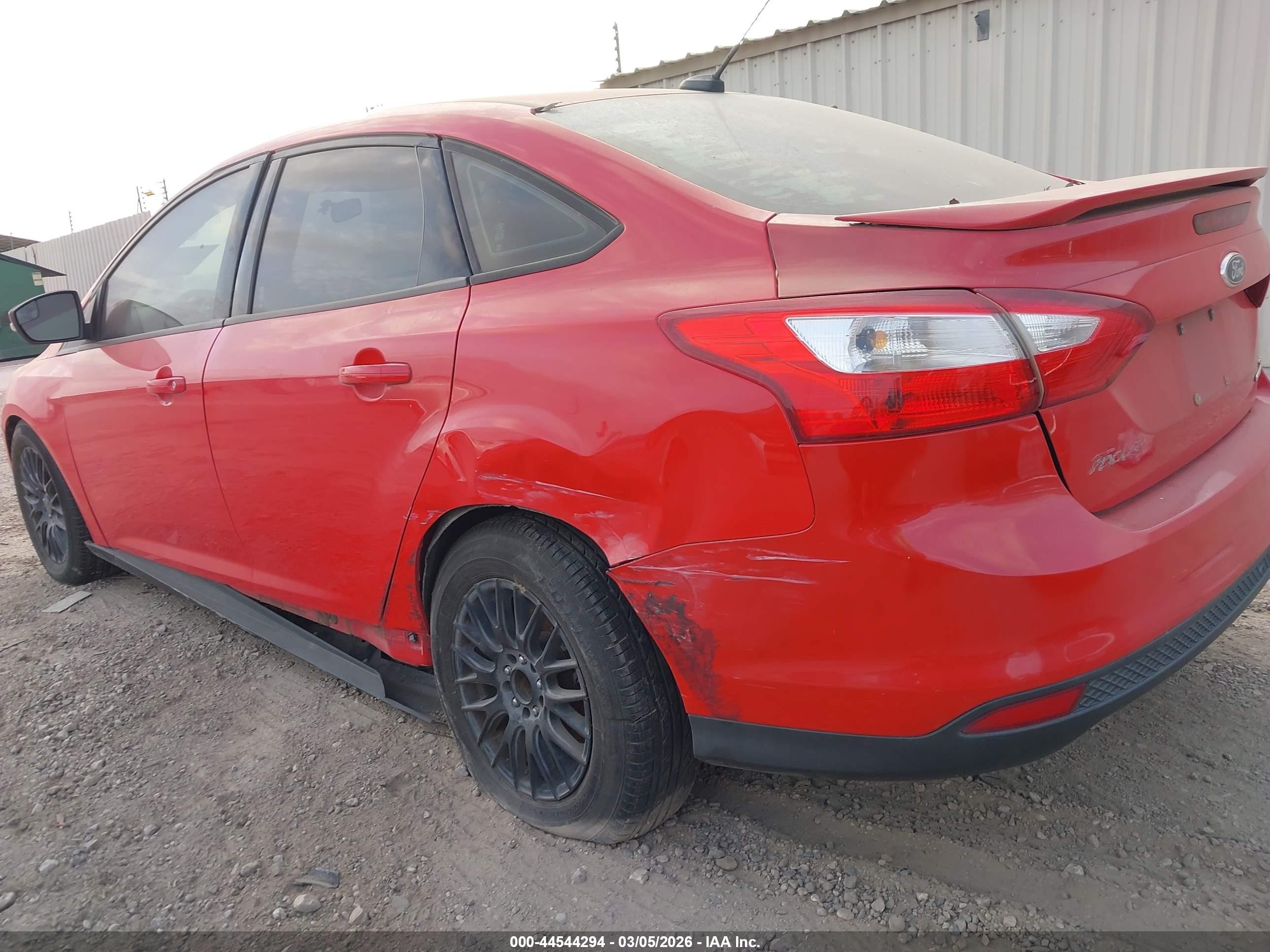 2016 Ford Focus Se Красный vin: 1FADP3F25GL301322