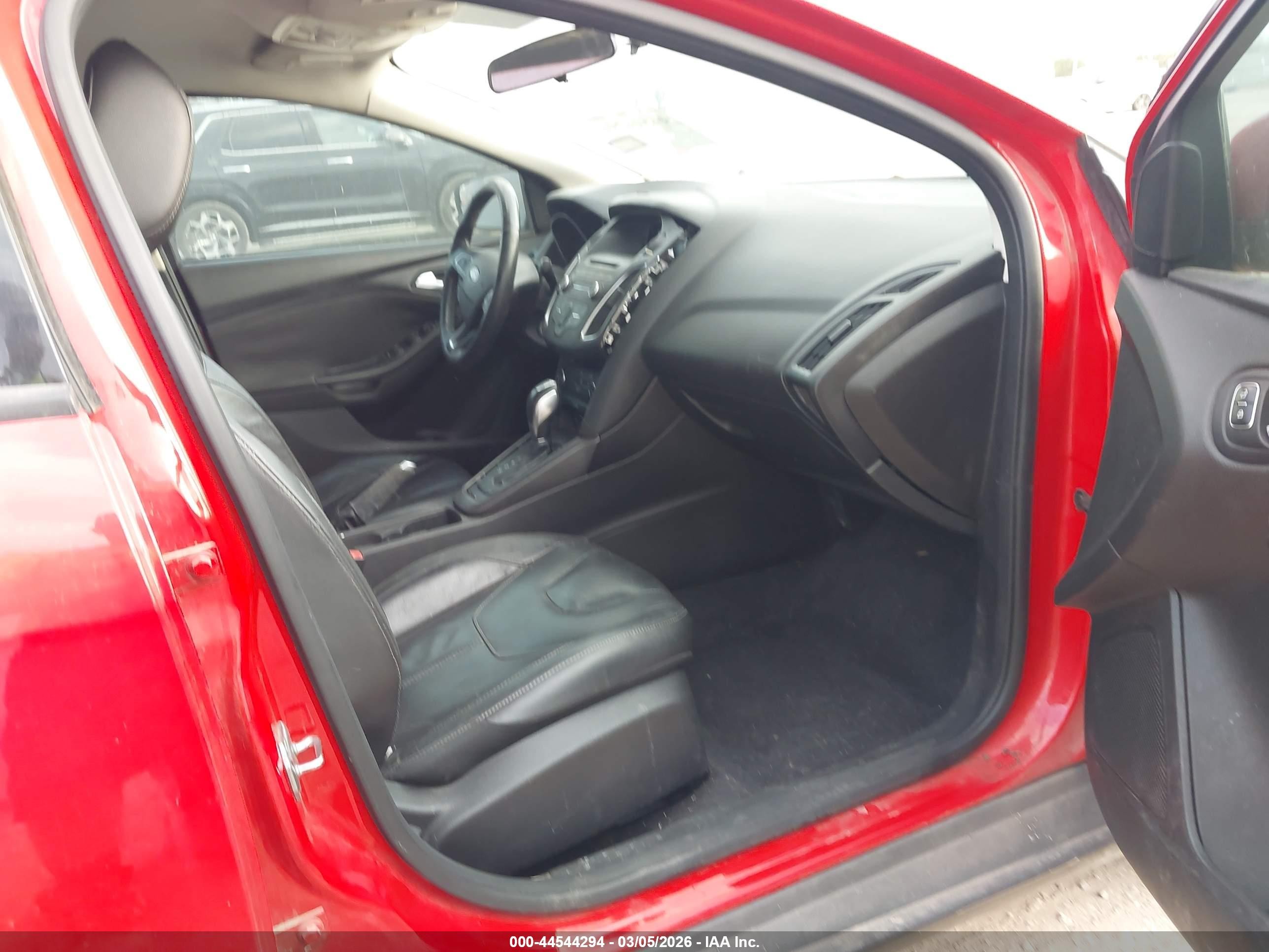 2016 Ford Focus Se Красный vin: 1FADP3F25GL301322