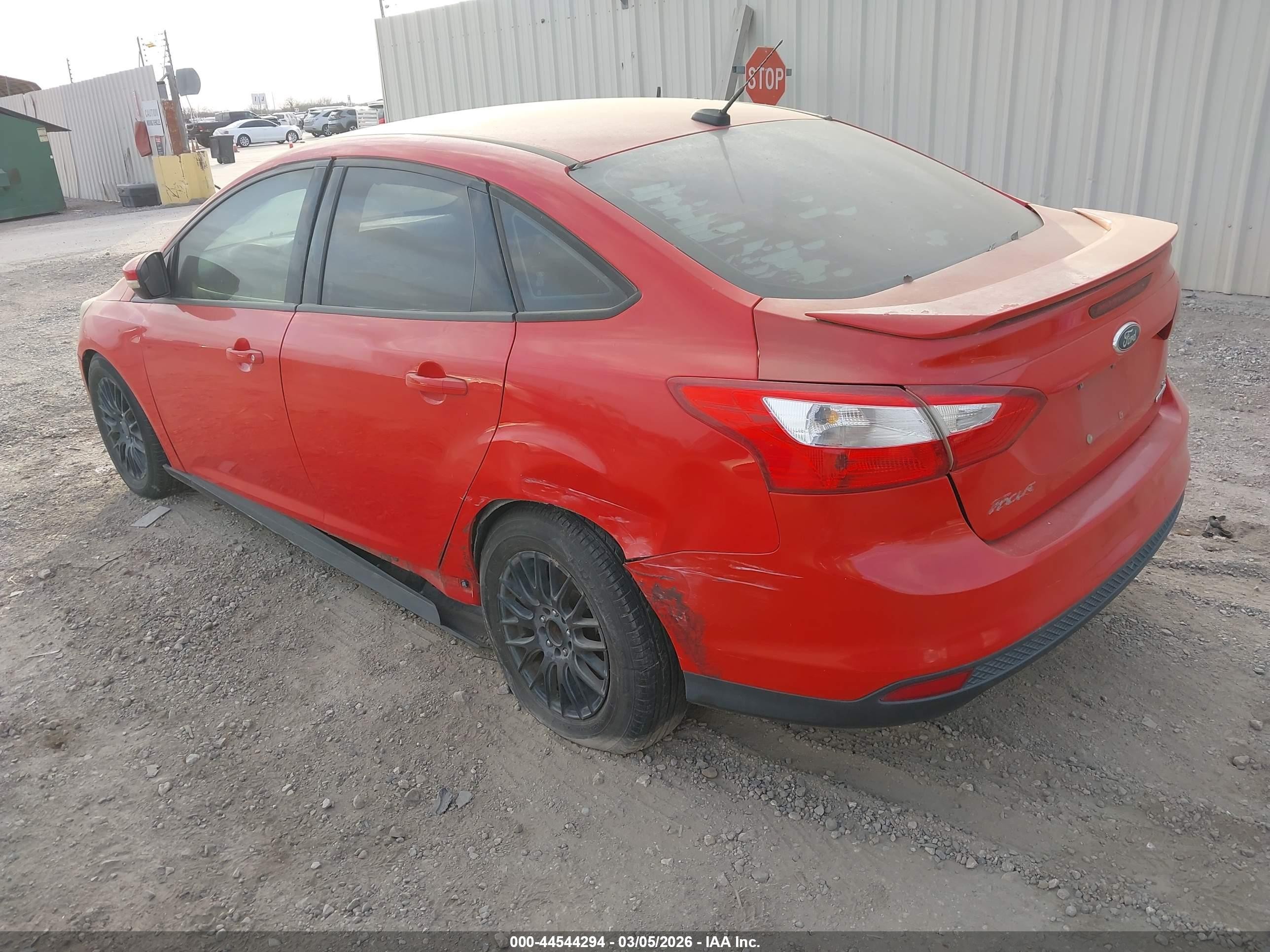 2016 Ford Focus Se Красный vin: 1FADP3F25GL301322