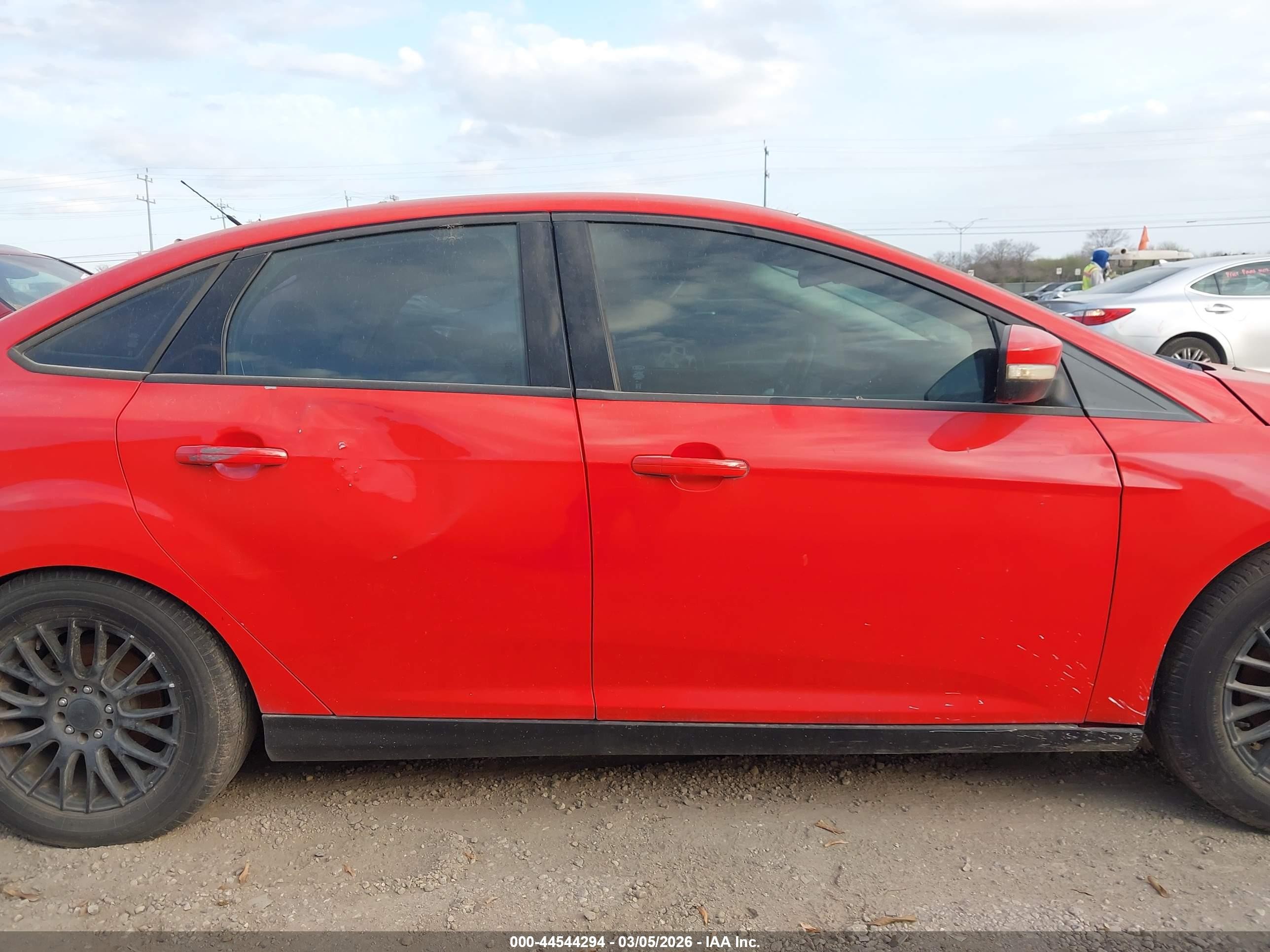2016 Ford Focus Se Красный vin: 1FADP3F25GL301322