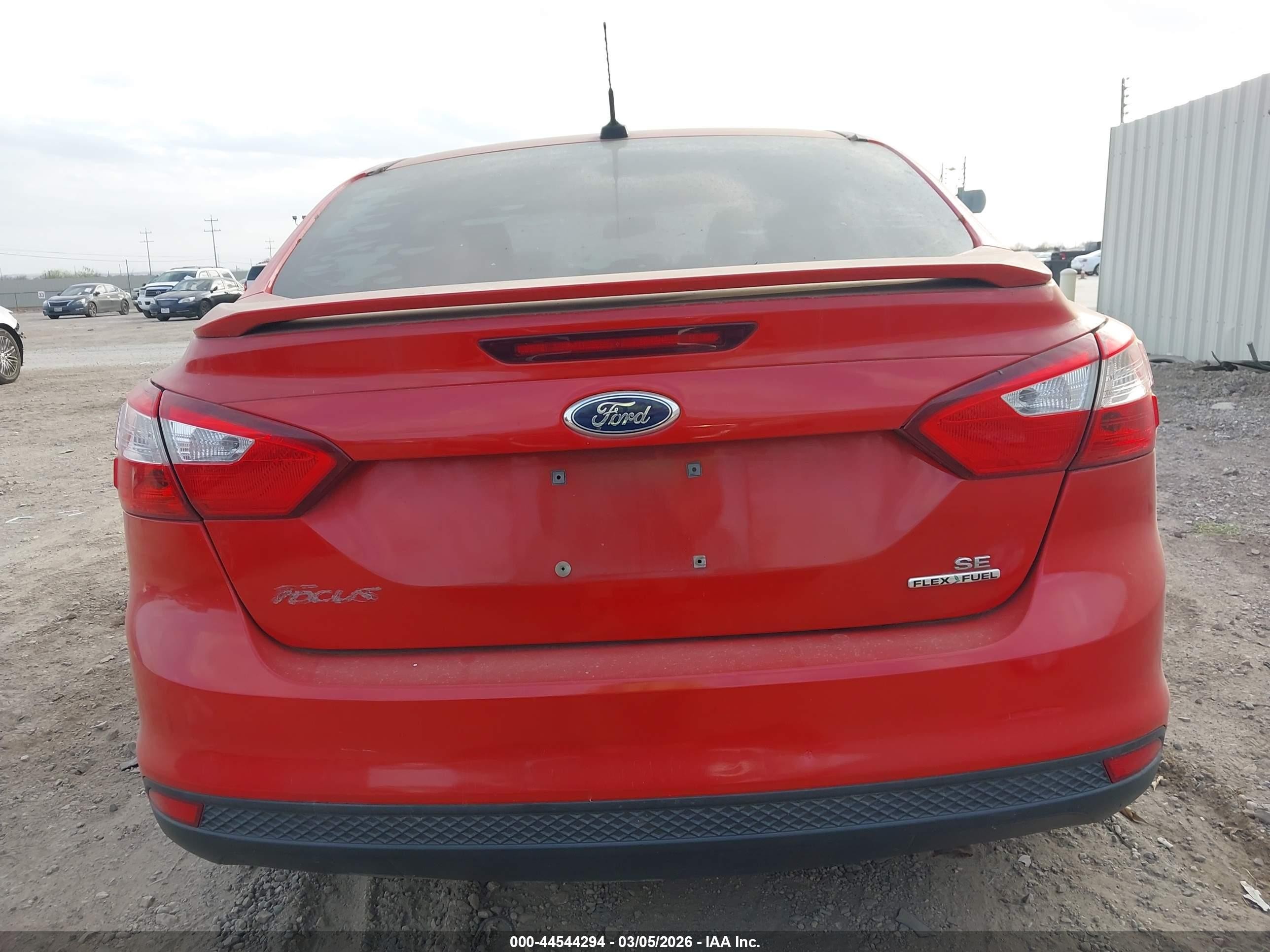 2016 Ford Focus Se Красный vin: 1FADP3F25GL301322