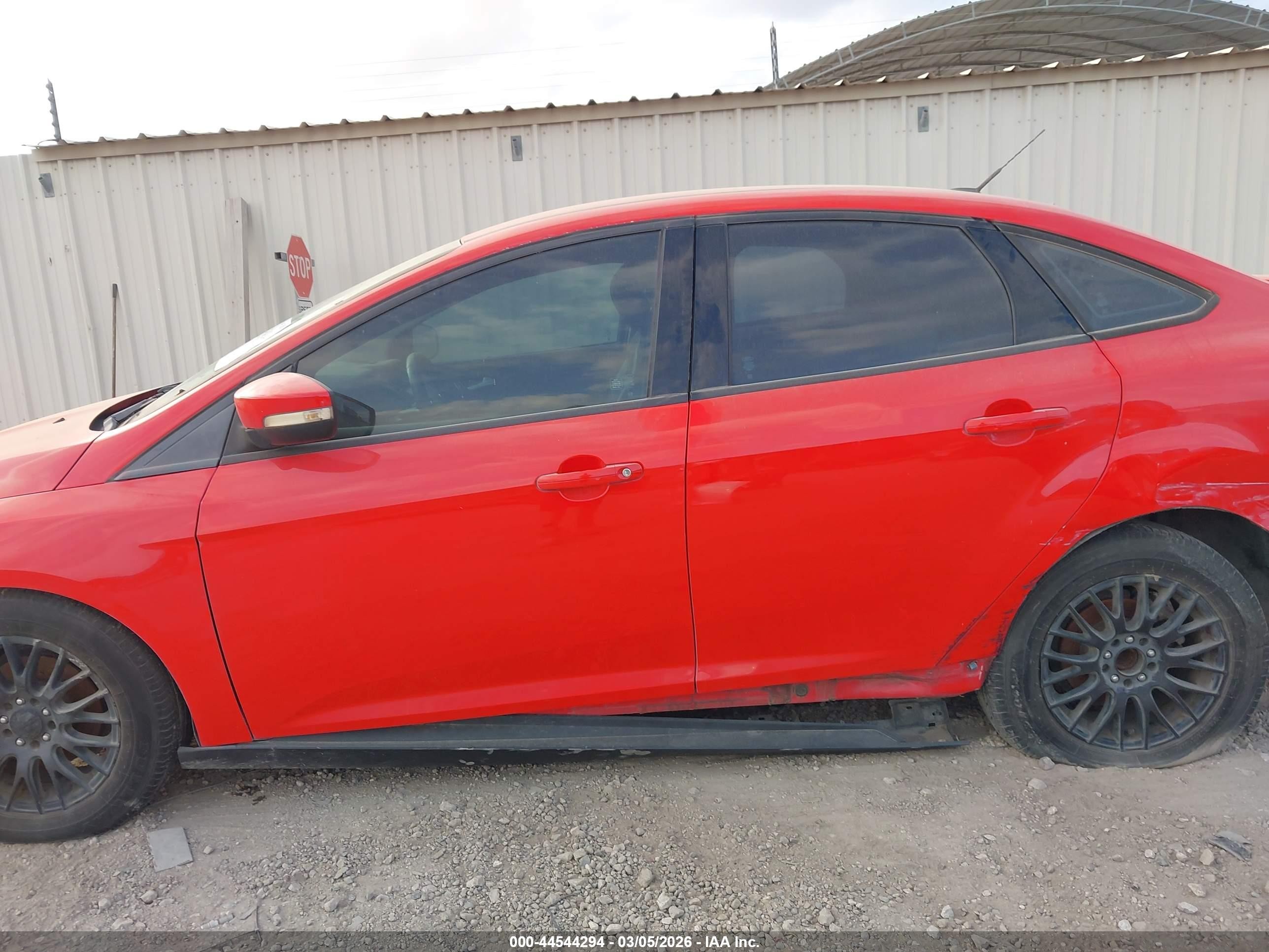 2016 Ford Focus Se Красный vin: 1FADP3F25GL301322