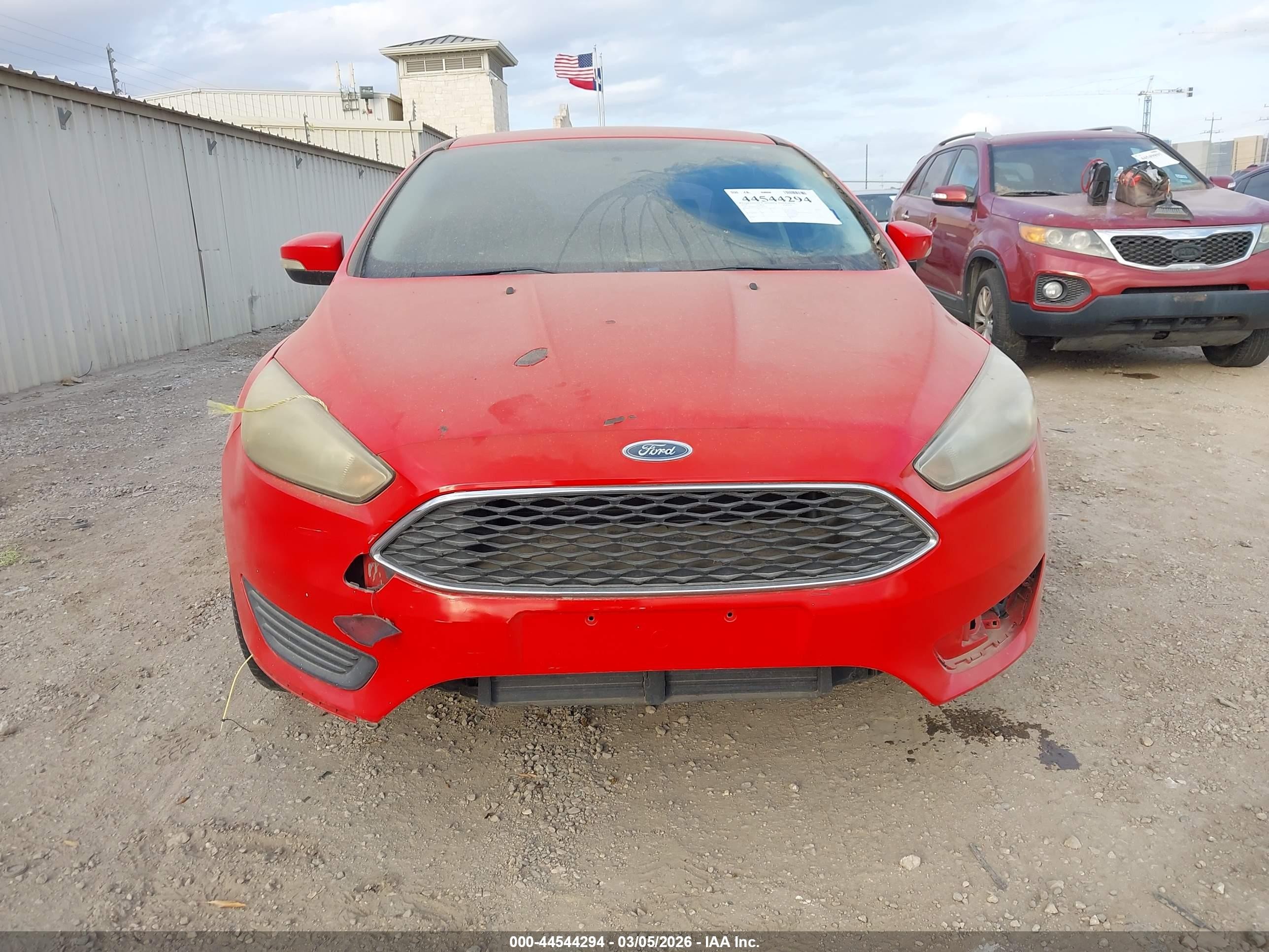 2016 Ford Focus Se Красный vin: 1FADP3F25GL301322
