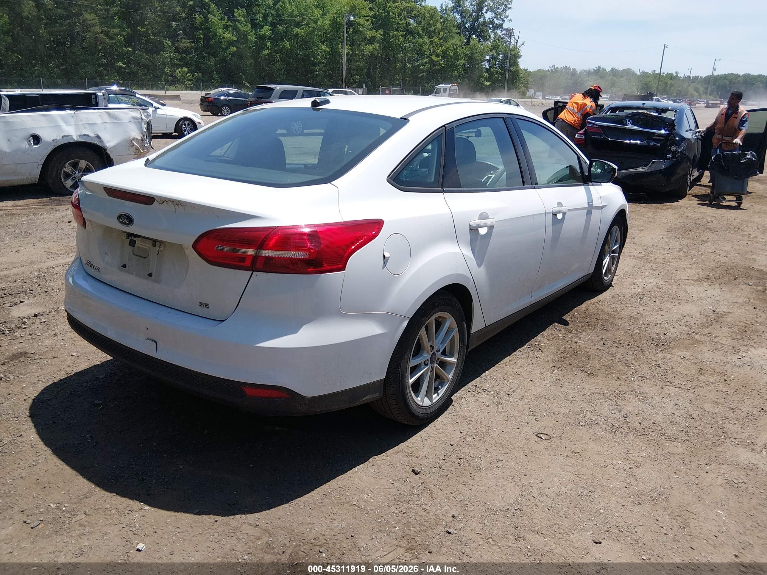 2017 Ford Focus Se White vin: 1FADP3F25HL336153