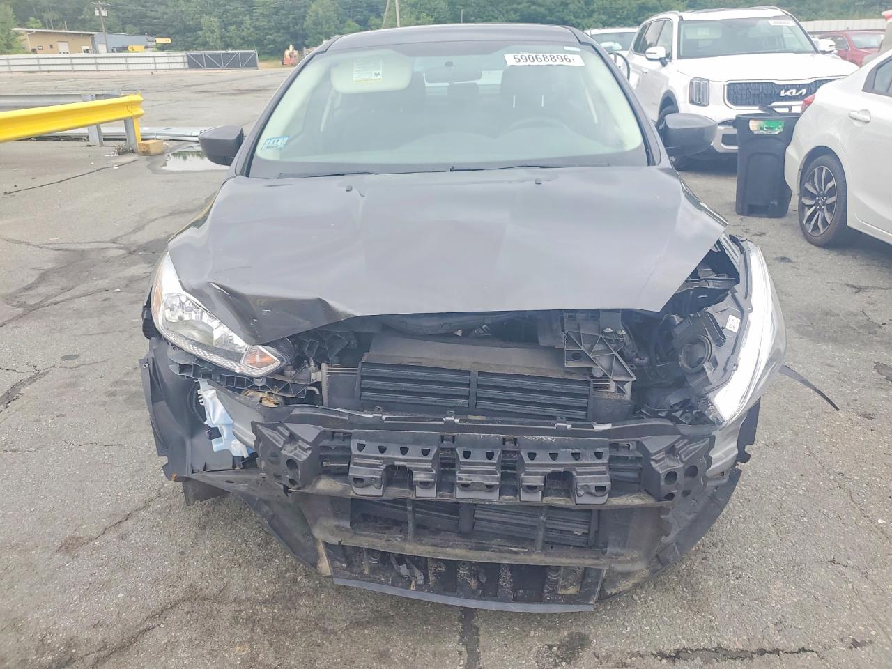 2018 Ford Focus Se Gray vin: 1FADP3F25JL213779