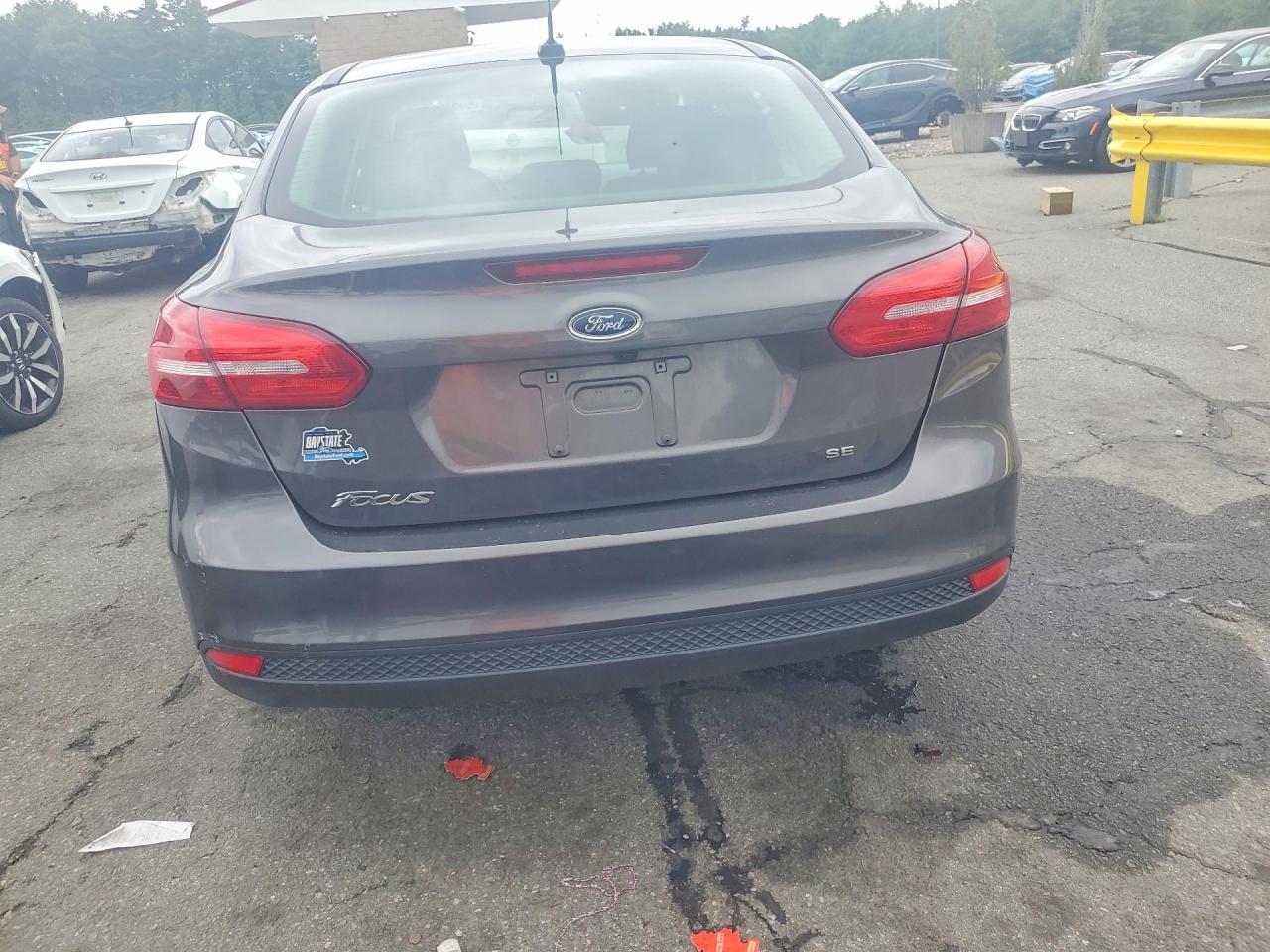 2018 Ford Focus Se Gray vin: 1FADP3F25JL213779