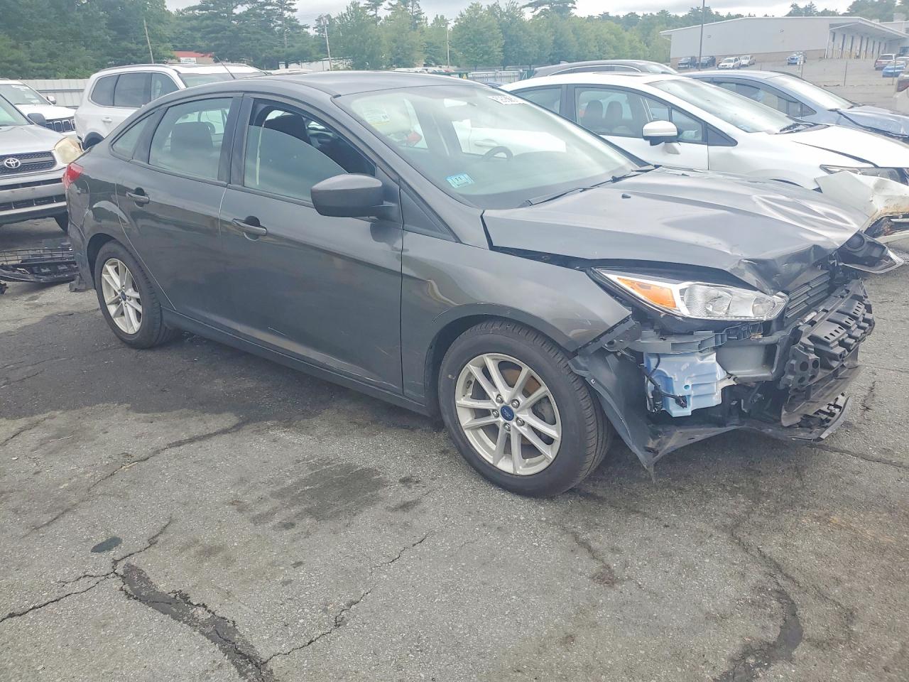 2018 Ford Focus Se Gray vin: 1FADP3F25JL213779
