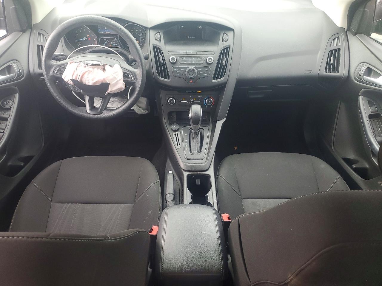2018 Ford Focus Se Gray vin: 1FADP3F25JL213779