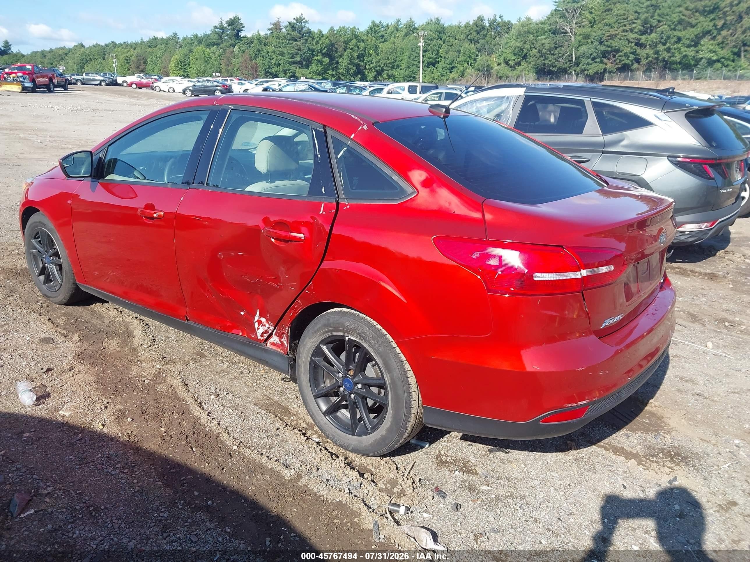 2018 Ford Focus Se Red vin: 1FADP3F25JL252257