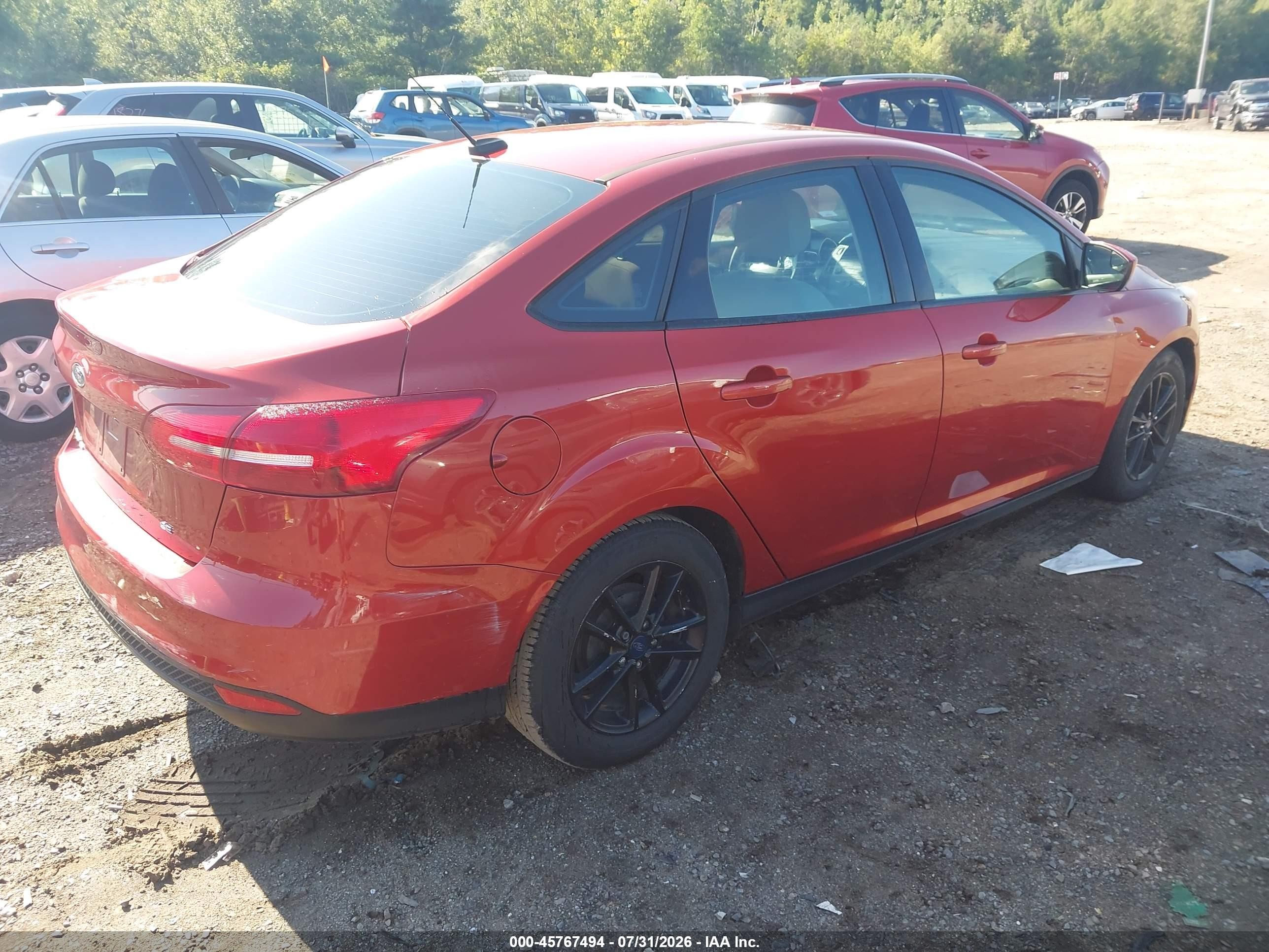 2018 Ford Focus Se Red vin: 1FADP3F25JL252257