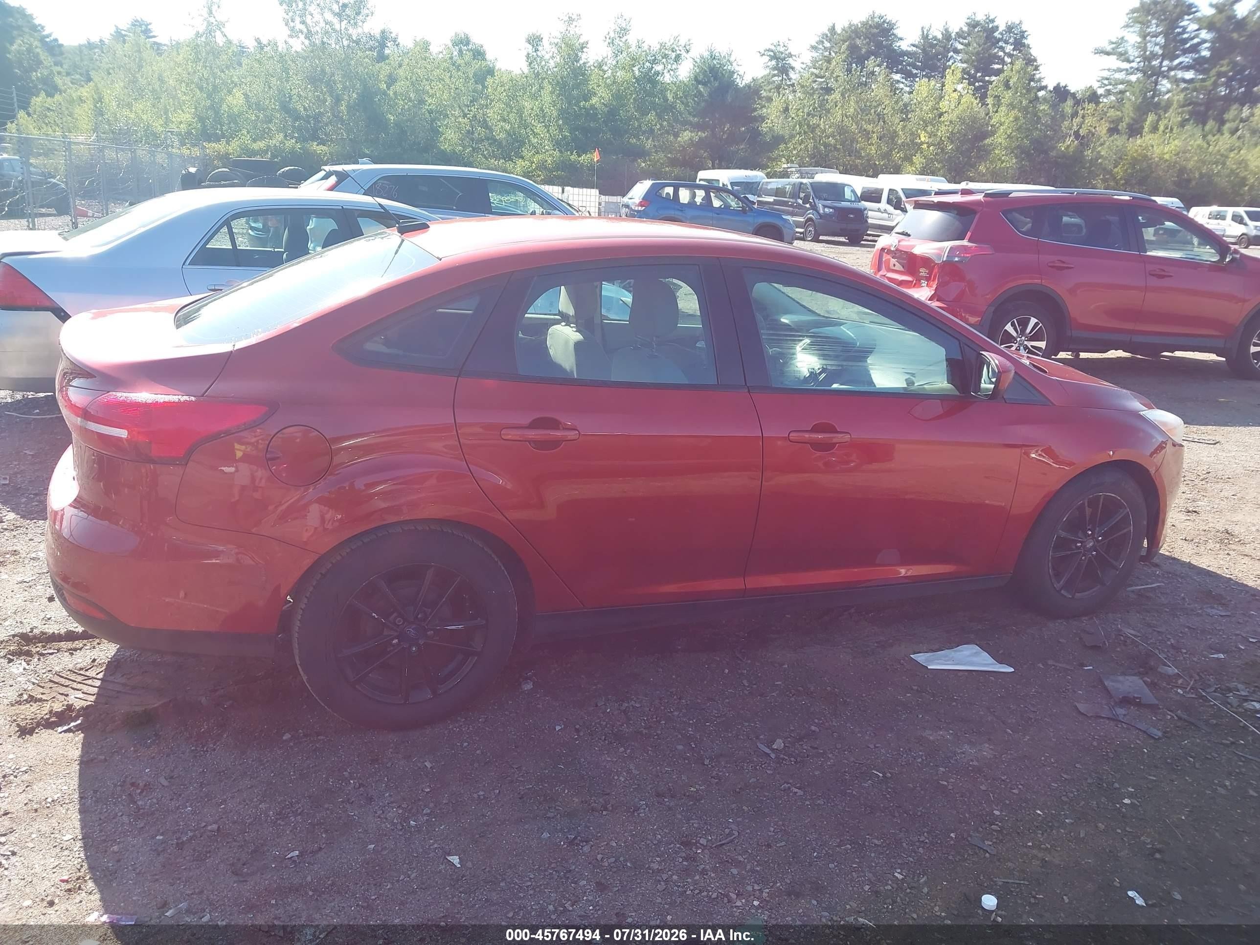 2018 Ford Focus Se Red vin: 1FADP3F25JL252257