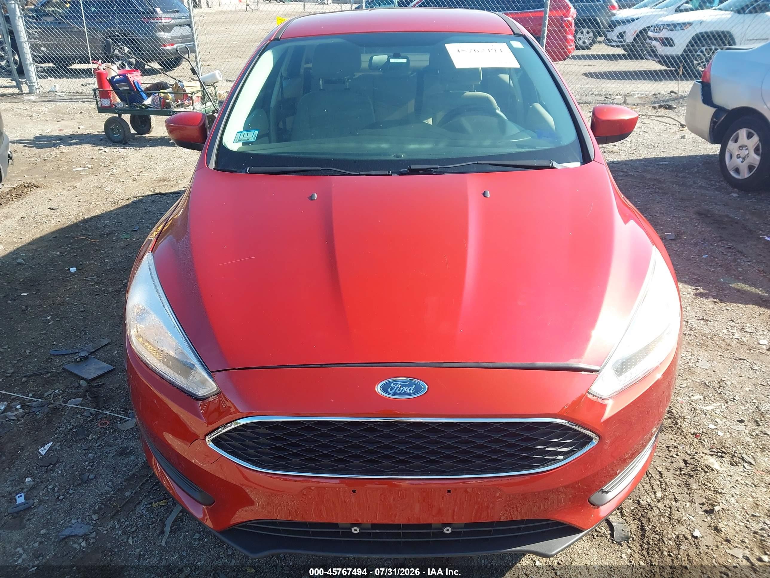 2018 Ford Focus Se Red vin: 1FADP3F25JL252257