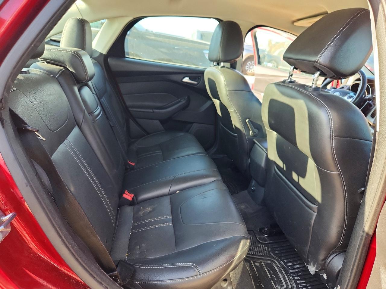 2013 Ford Focus Se Maroon vin: 1FADP3F26DL116160