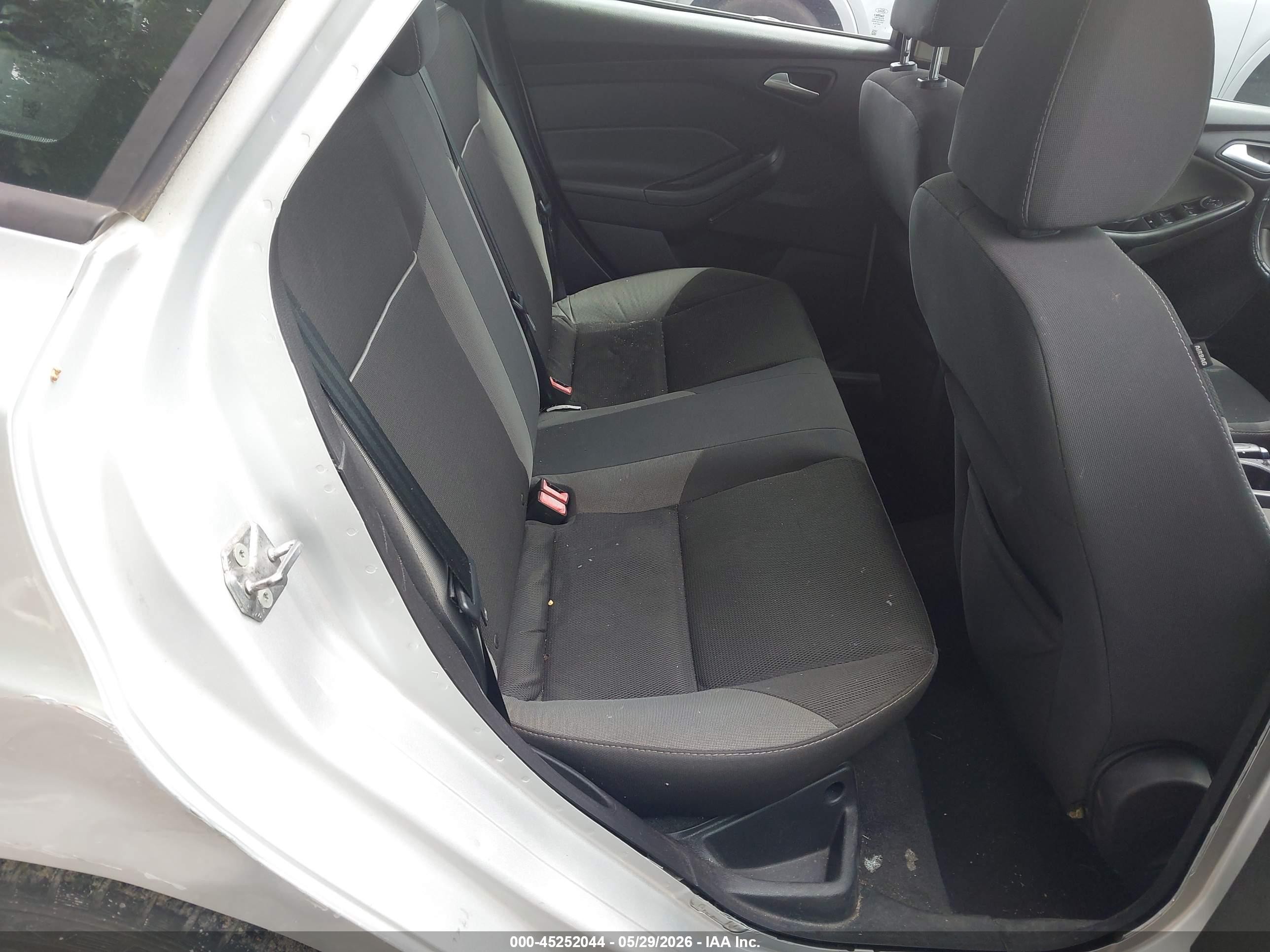 2013 Ford Focus Se Silver vin: 1FADP3F26DL340450