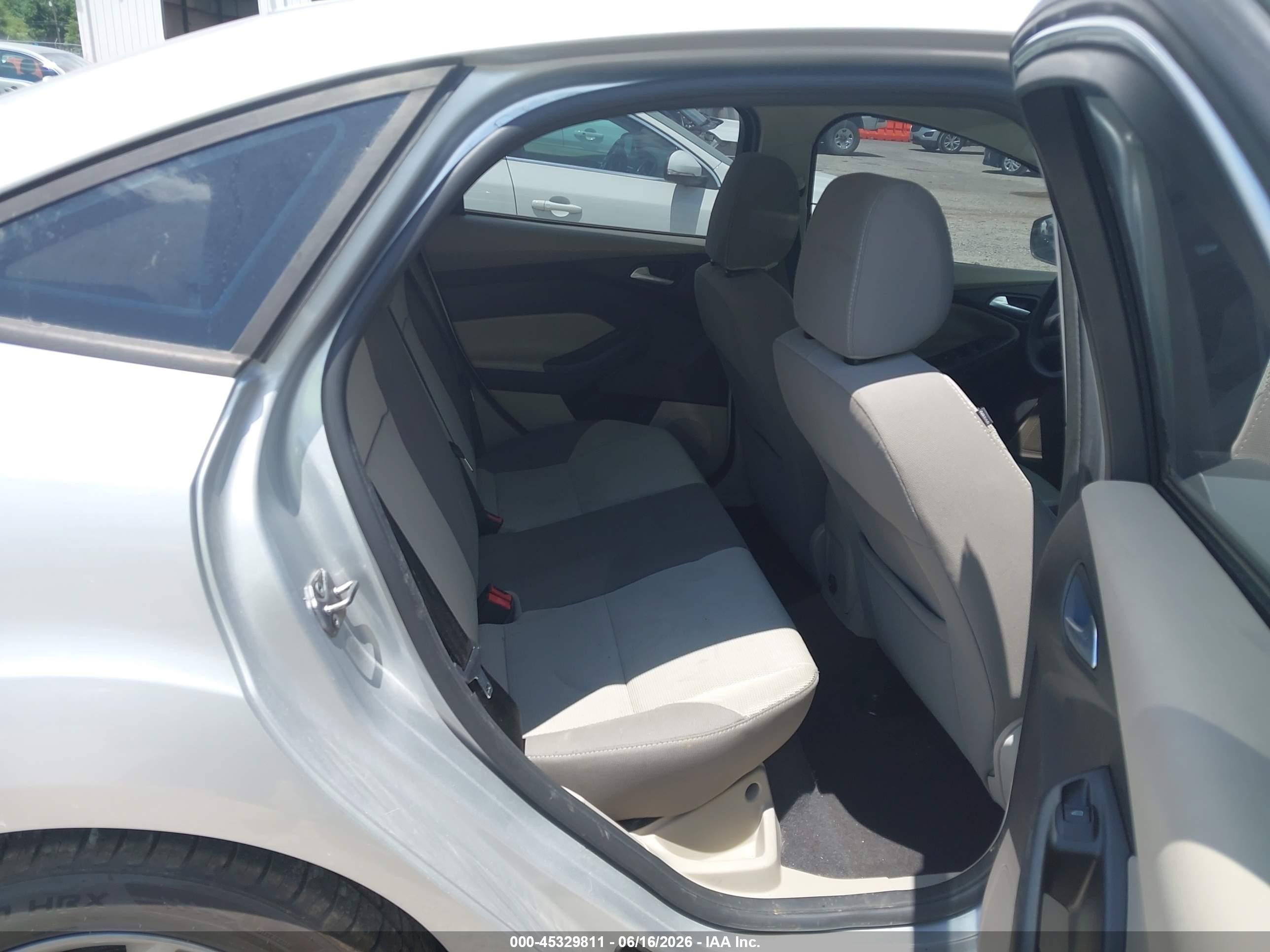 2013 Ford Focus Se Silver vin: 1FADP3F26DL353747