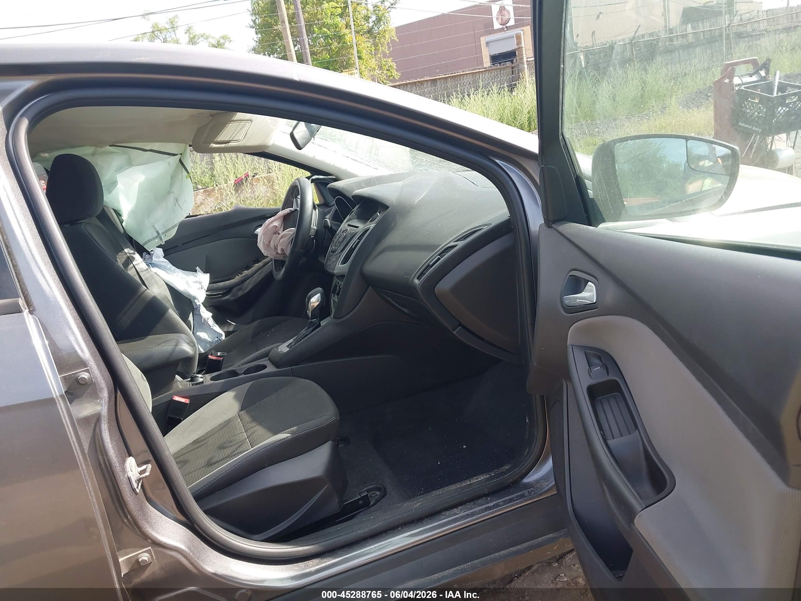 2014 Ford Focus Se Gray vin: 1FADP3F26EL116743