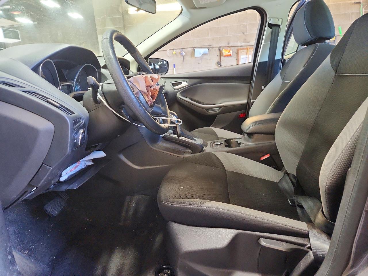2014 Ford Focus Se Gray vin: 1FADP3F26EL142727