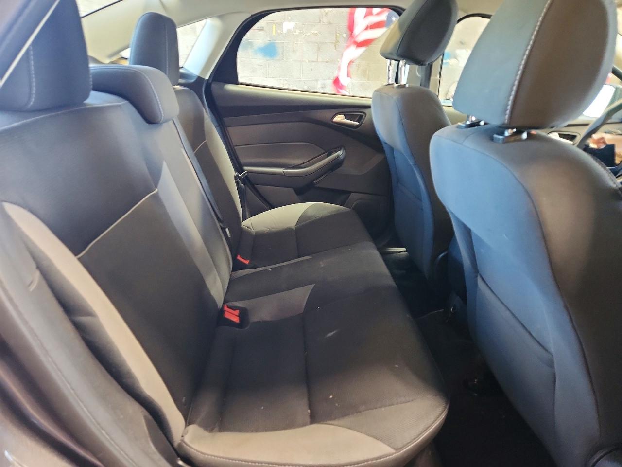 2014 Ford Focus Se Gray vin: 1FADP3F26EL142727