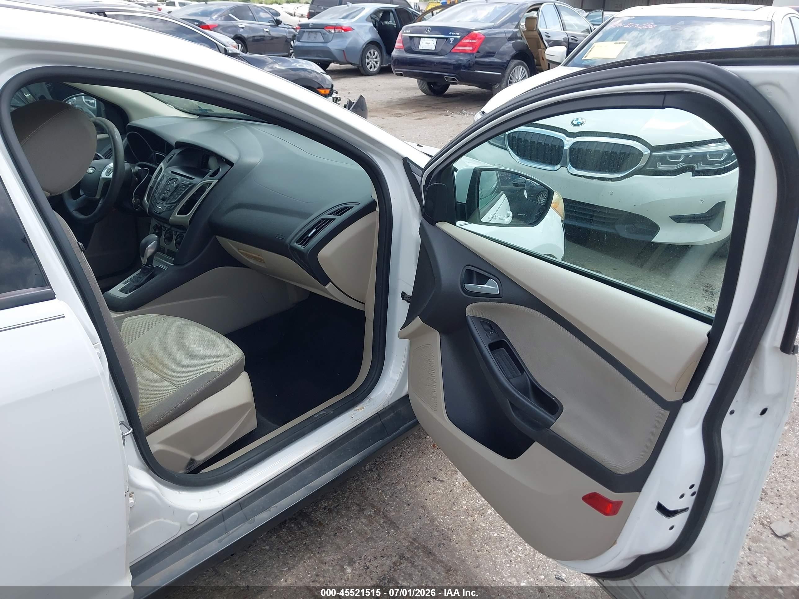 2014 Ford Focus Se Белый vin: 1FADP3F26EL163111