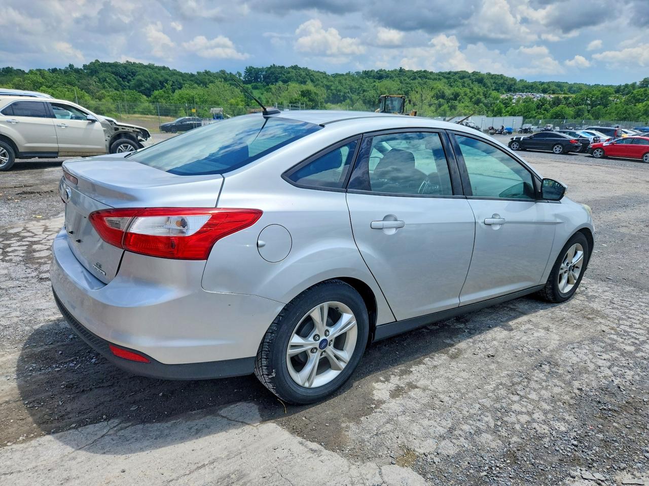 2014 Ford Focus Se Серебряный vin: 1FADP3F26EL173346