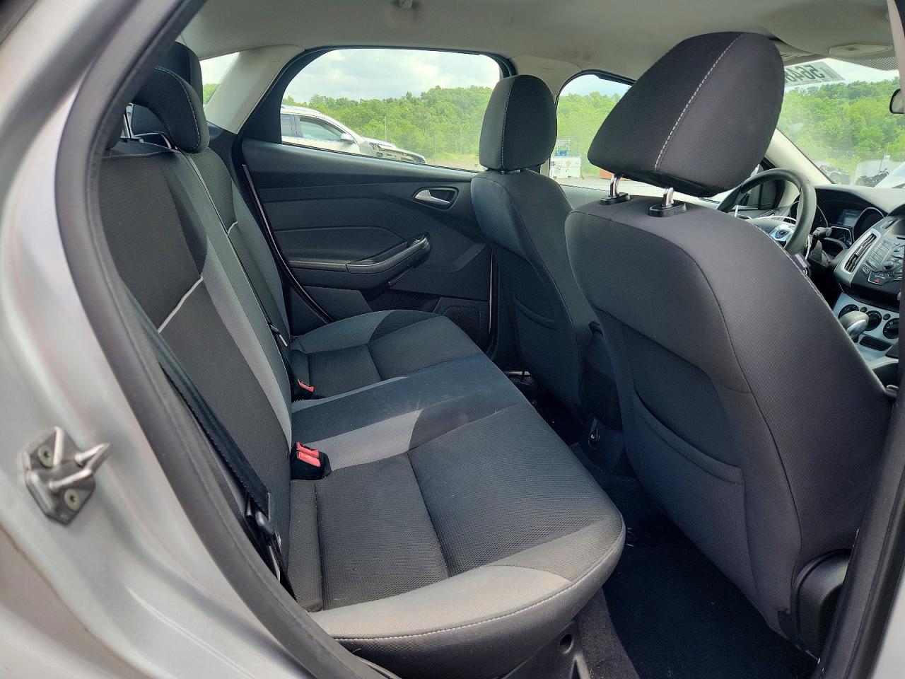 2014 Ford Focus Se Серебряный vin: 1FADP3F26EL173346