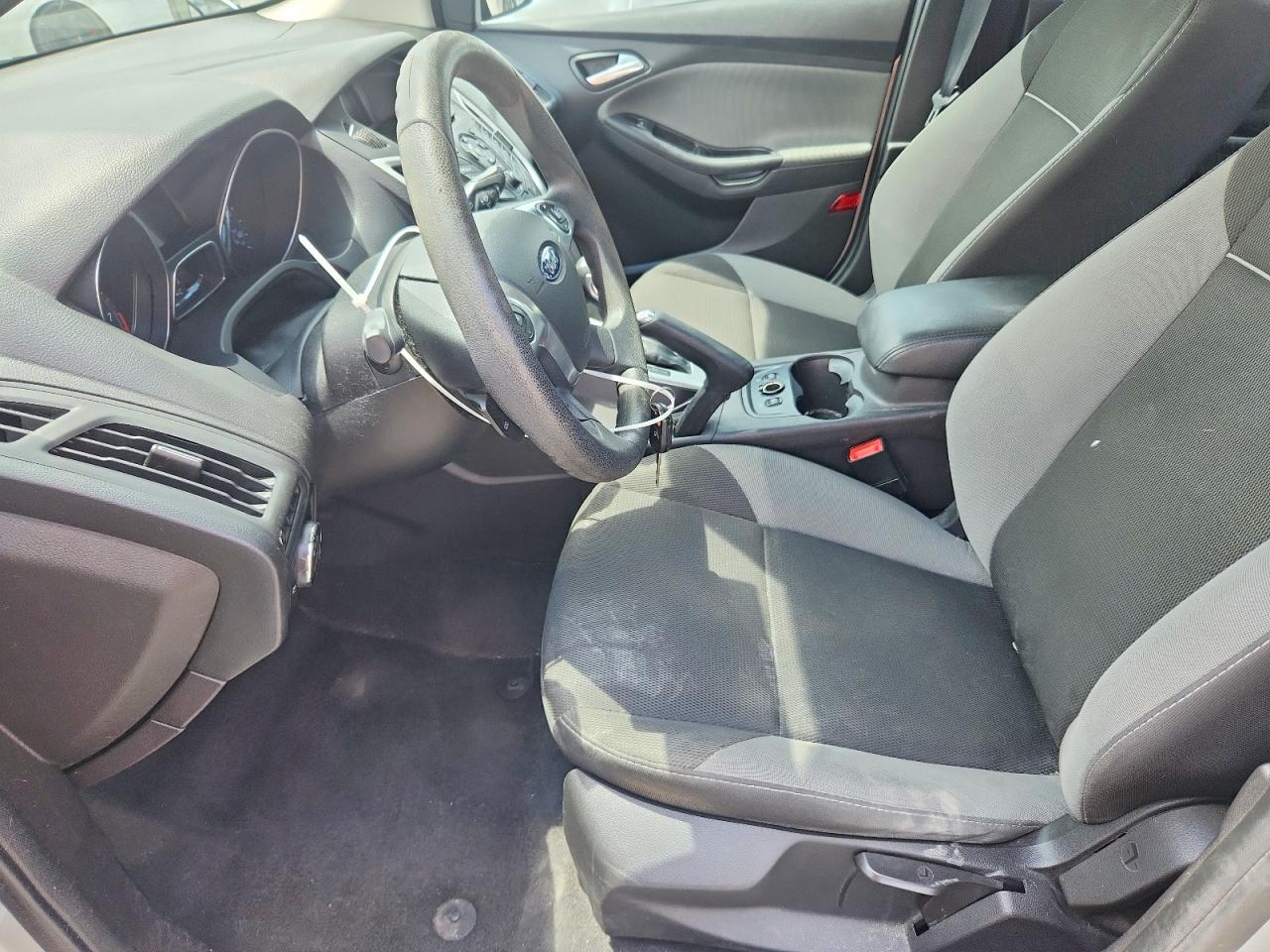 2014 Ford Focus Se Серебряный vin: 1FADP3F26EL173346