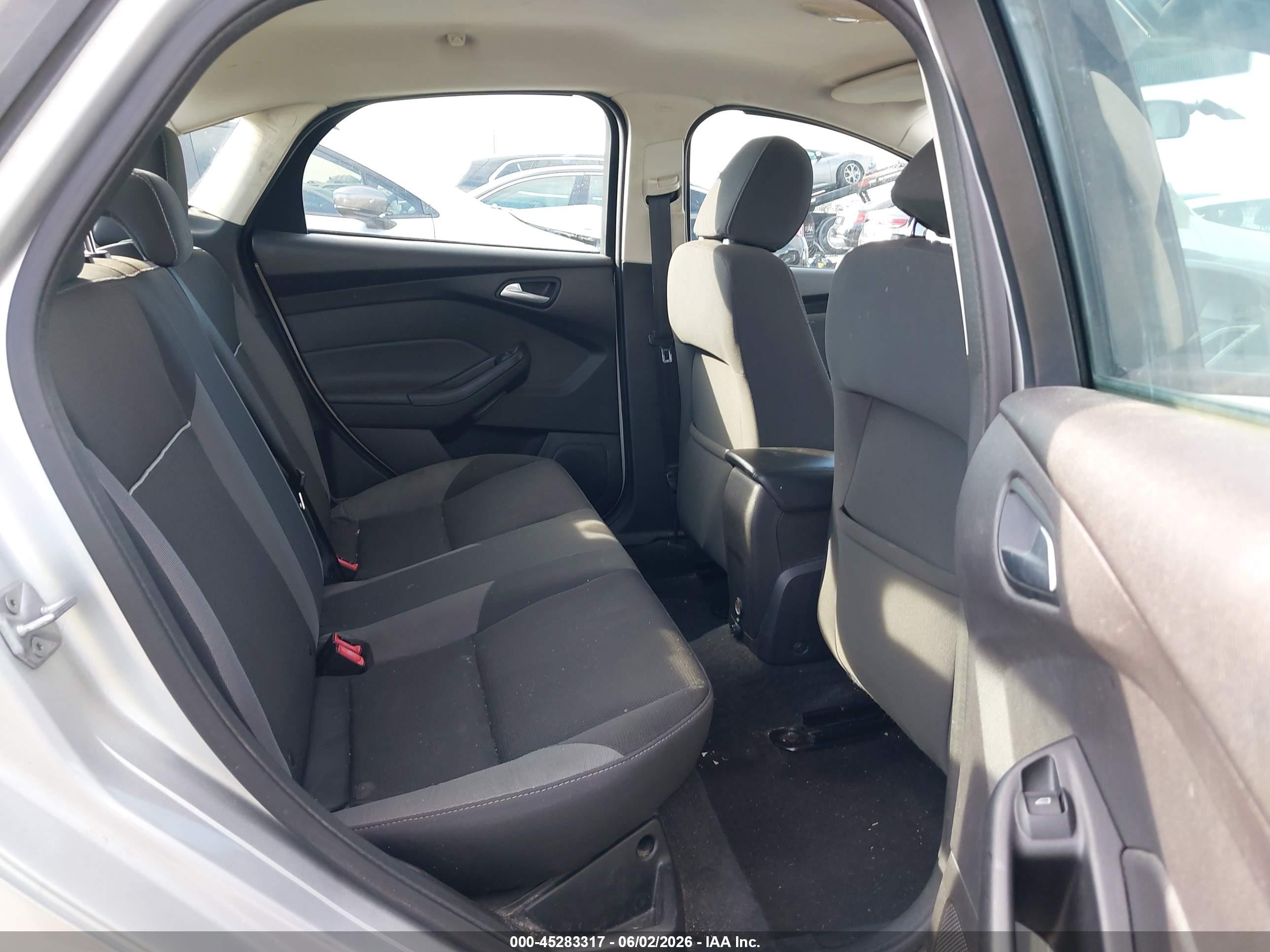 2014 Ford Focus Se Silver vin: 1FADP3F26EL183441