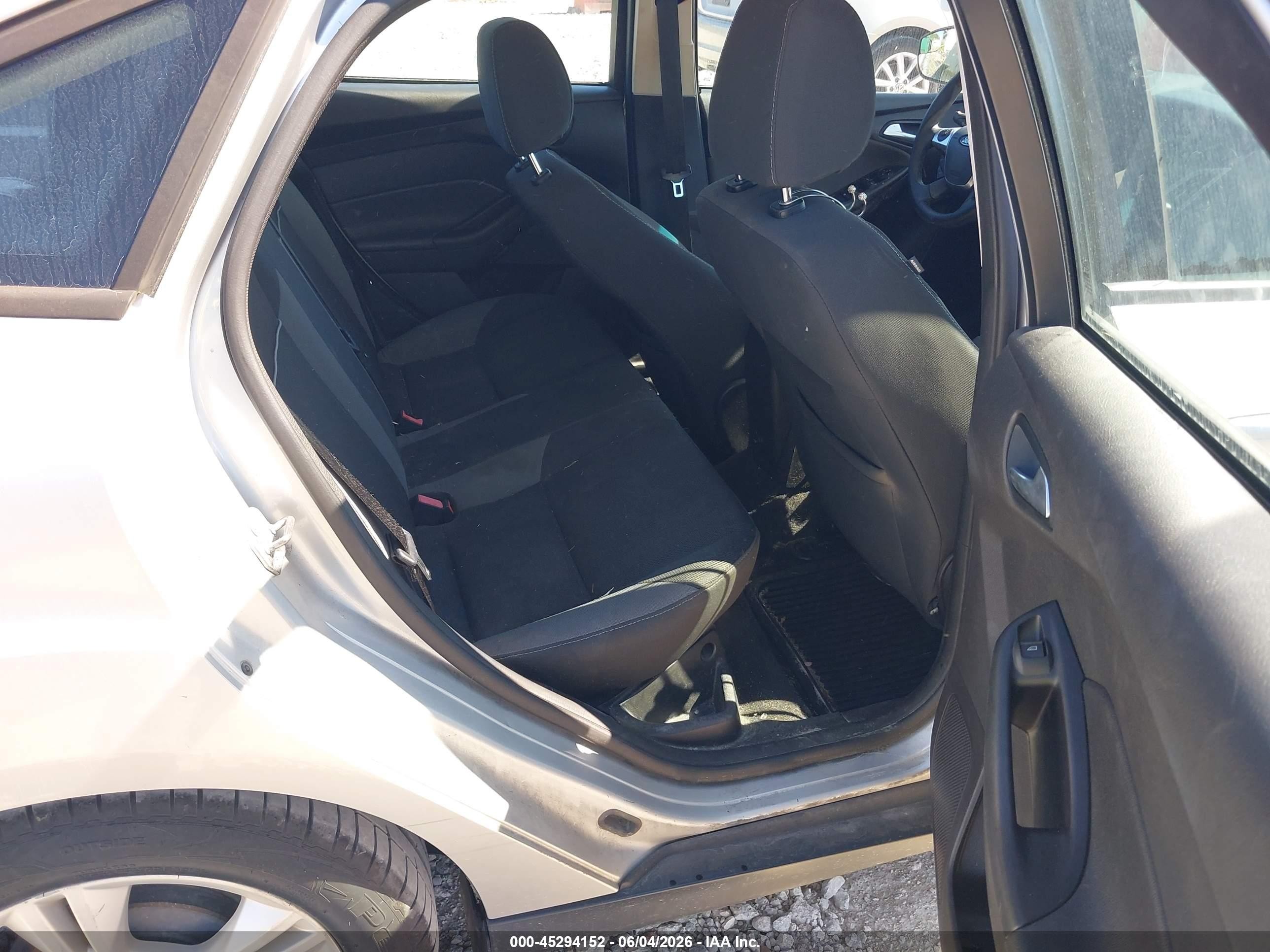 2014 Ford Focus Se Silver vin: 1FADP3F26EL266514