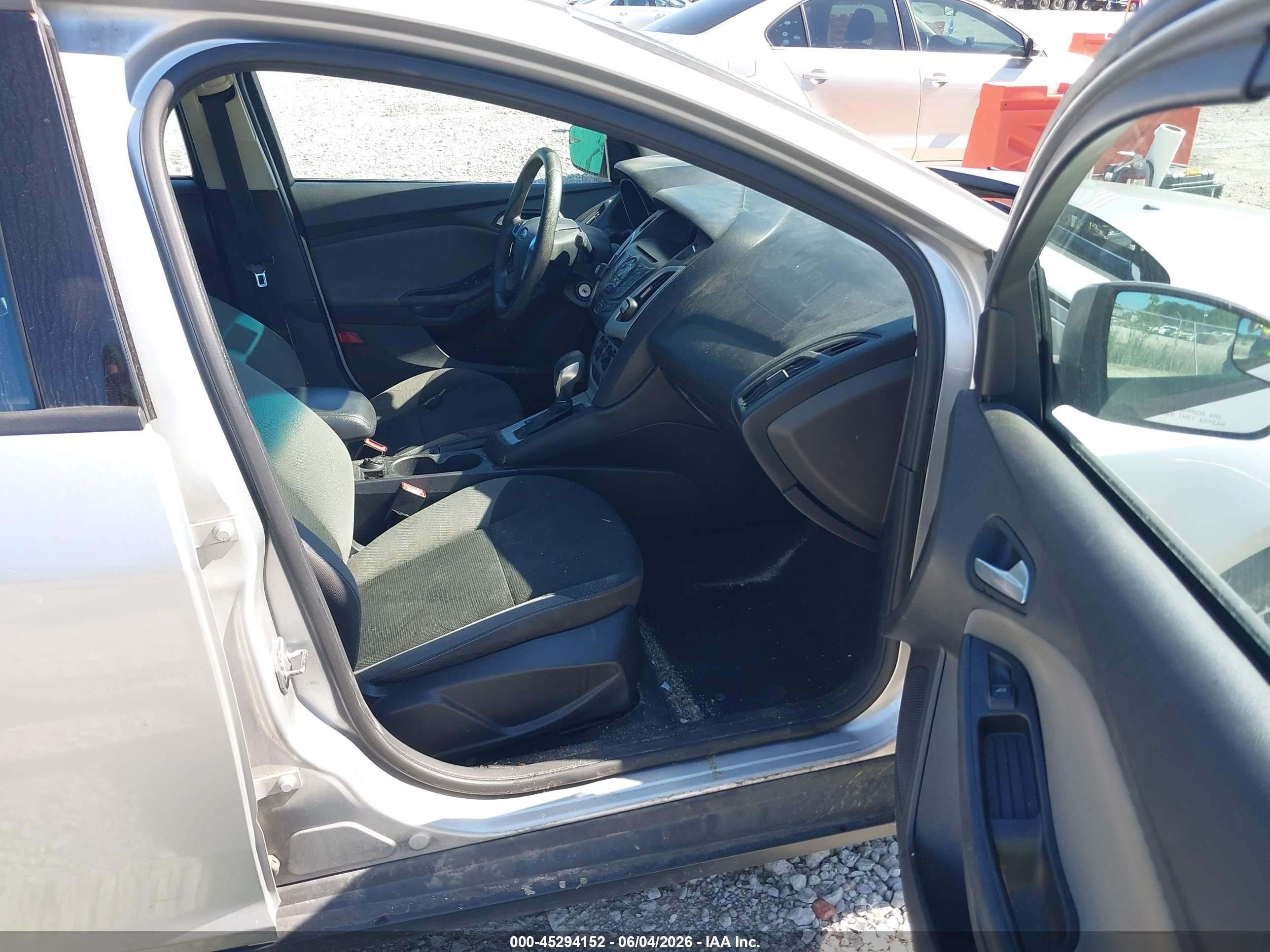 2014 Ford Focus Se Silver vin: 1FADP3F26EL266514