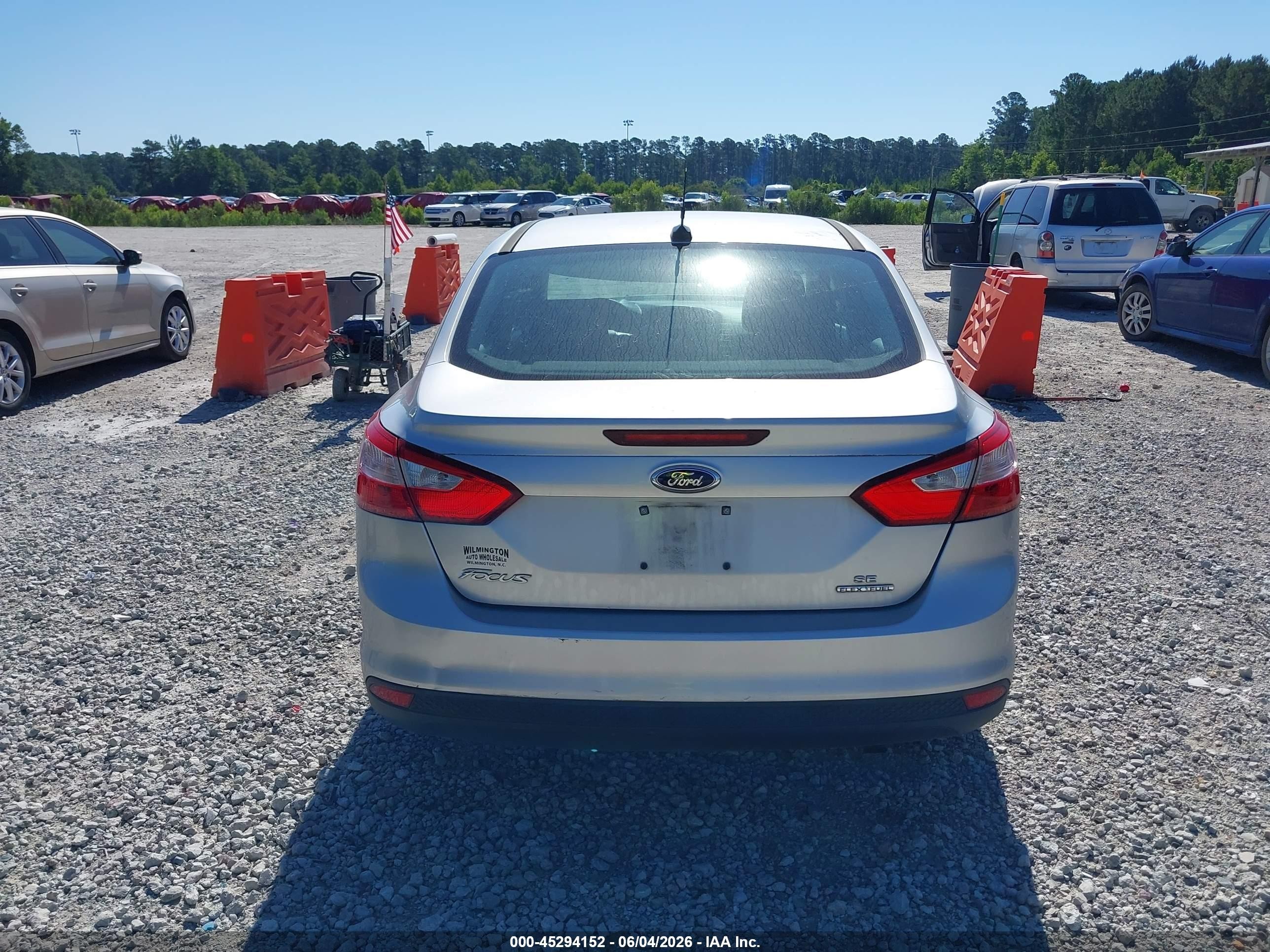 2014 Ford Focus Se Silver vin: 1FADP3F26EL266514