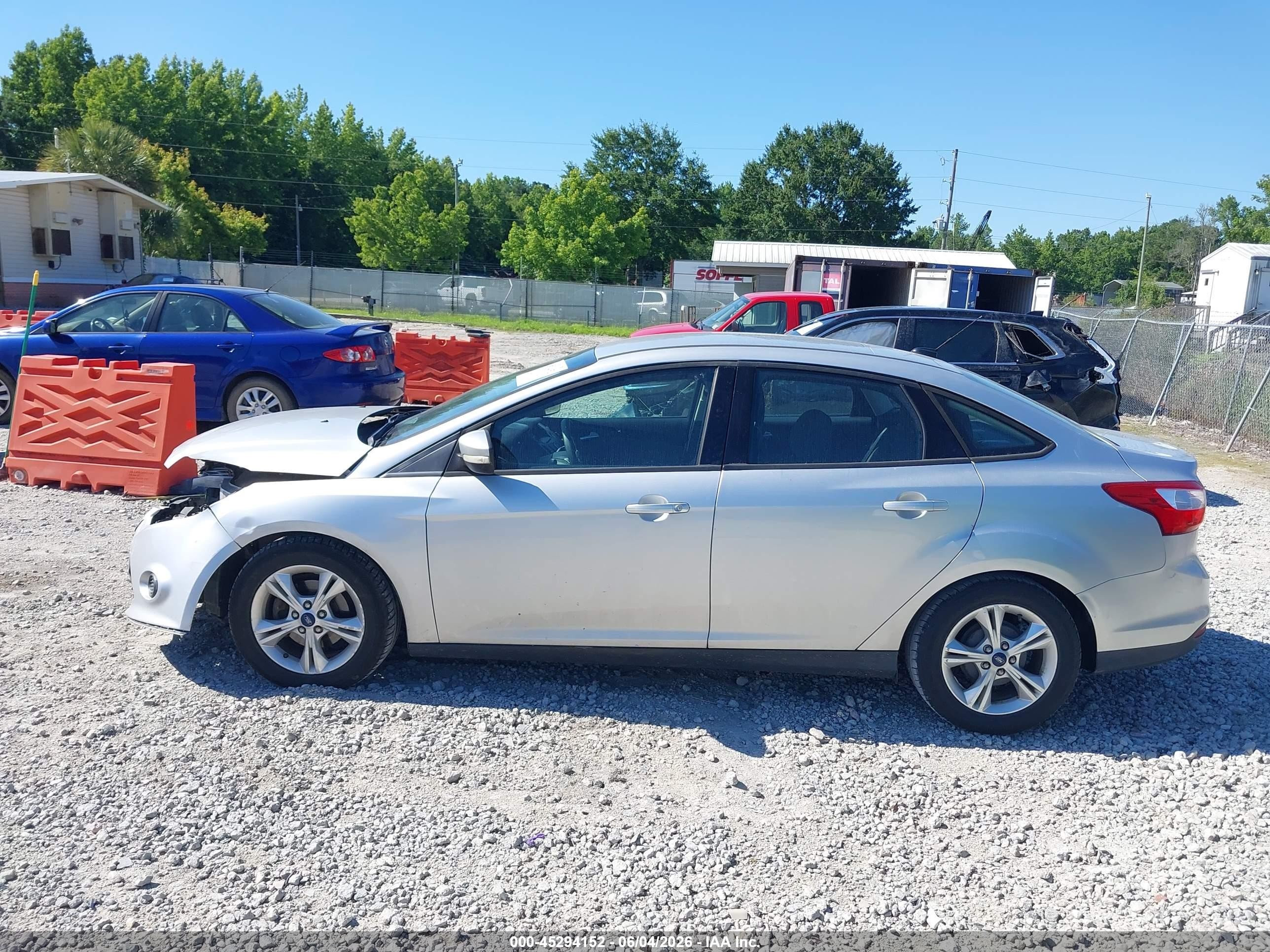 2014 Ford Focus Se Silver vin: 1FADP3F26EL266514