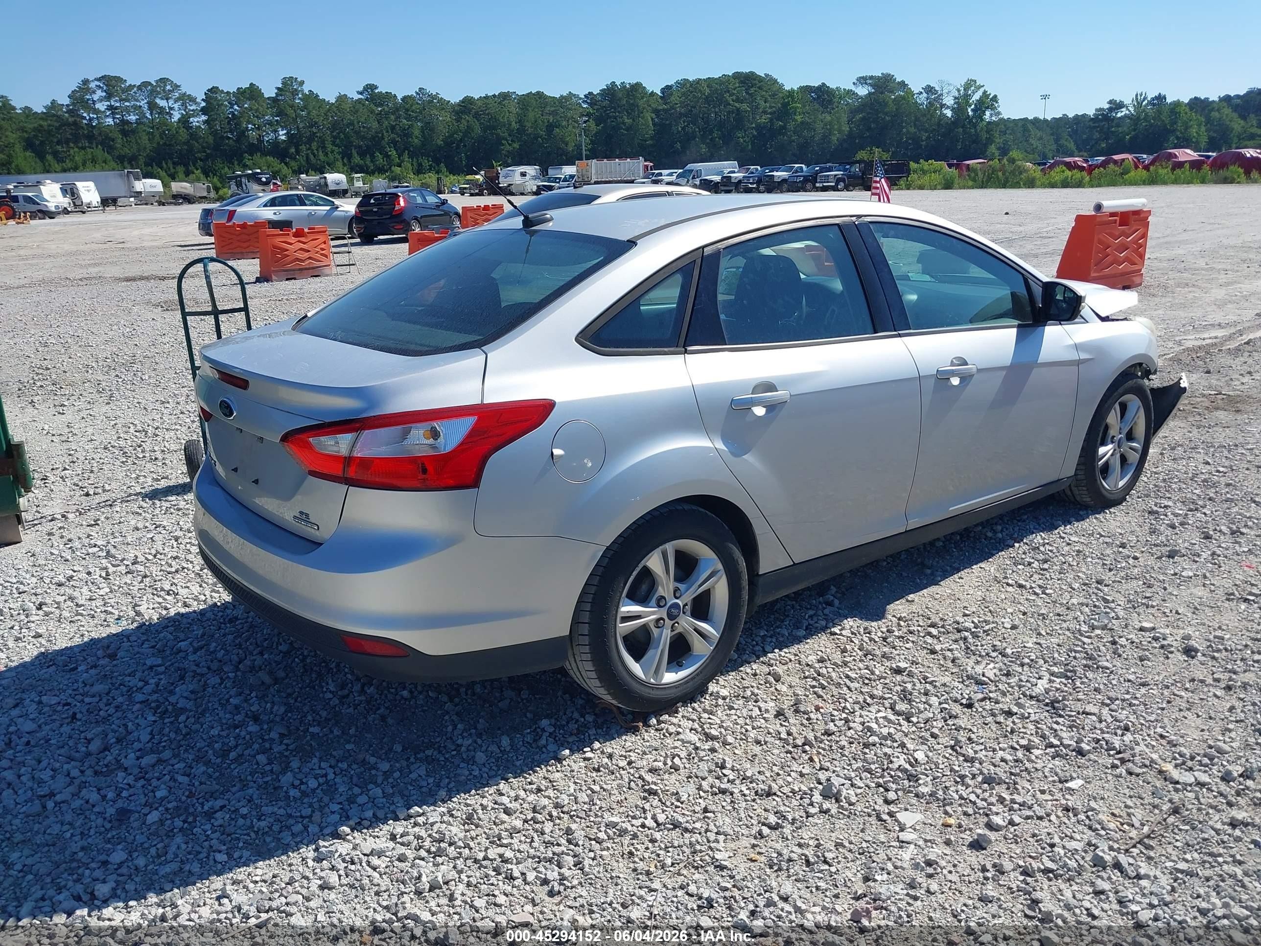 2014 Ford Focus Se Silver vin: 1FADP3F26EL266514