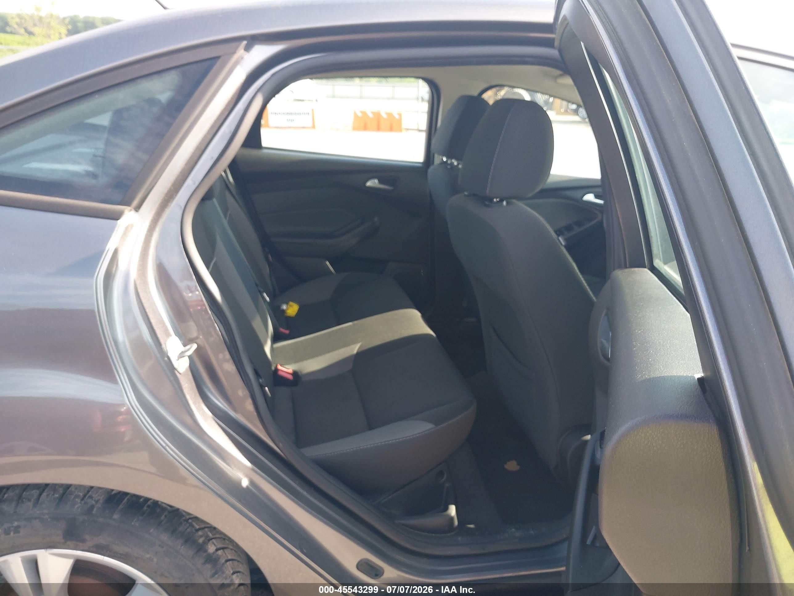 2014 Ford Focus Se Gray vin: 1FADP3F26EL294023
