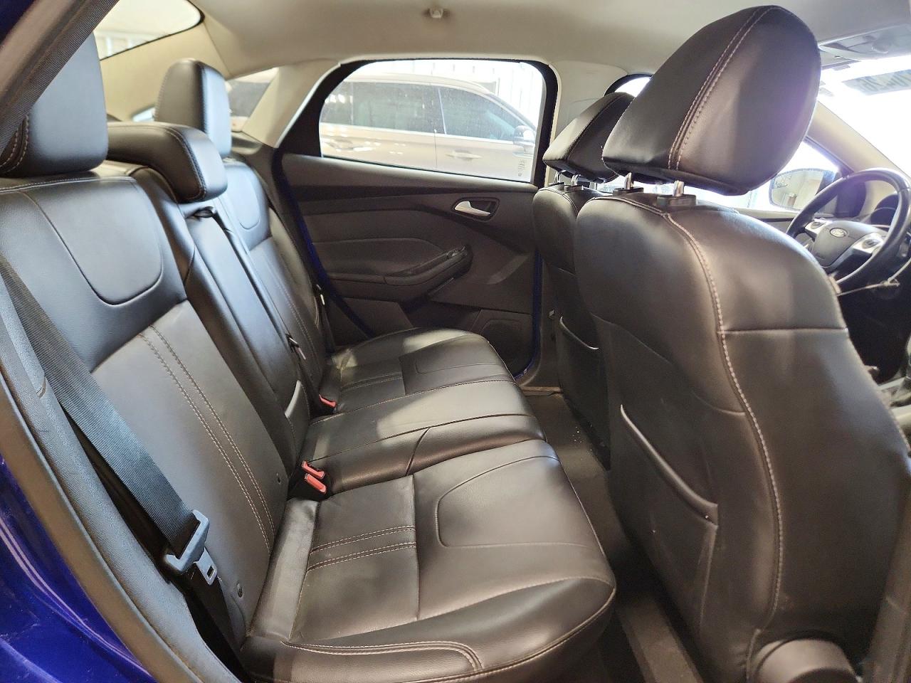 2014 Ford Focus Se Blue vin: 1FADP3F26EL324797