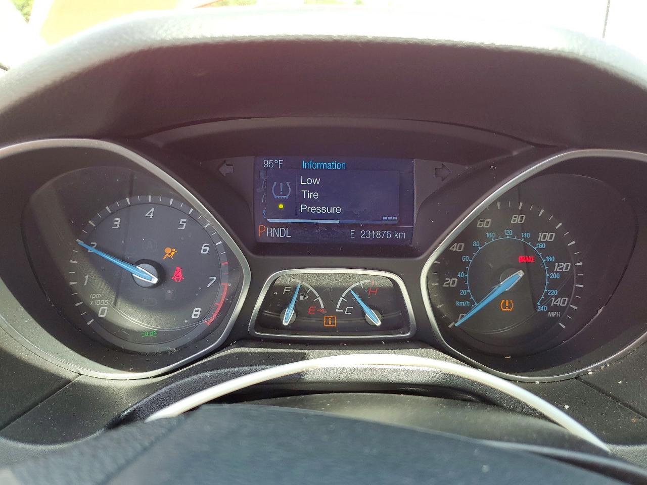 2014 Ford Focus Se Красный vin: 1FADP3F26EL351496